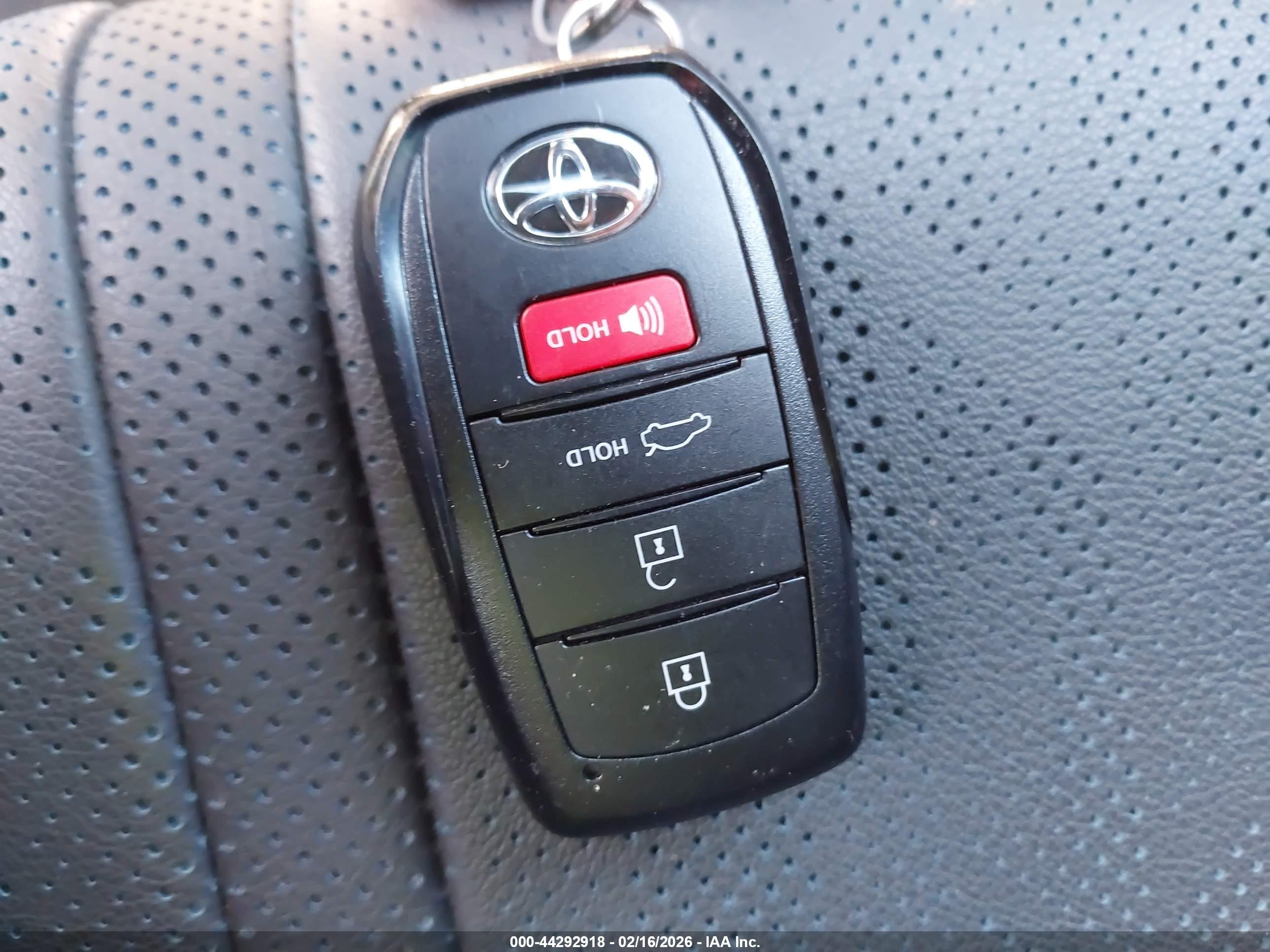 TOYOTA CAMRY image 11