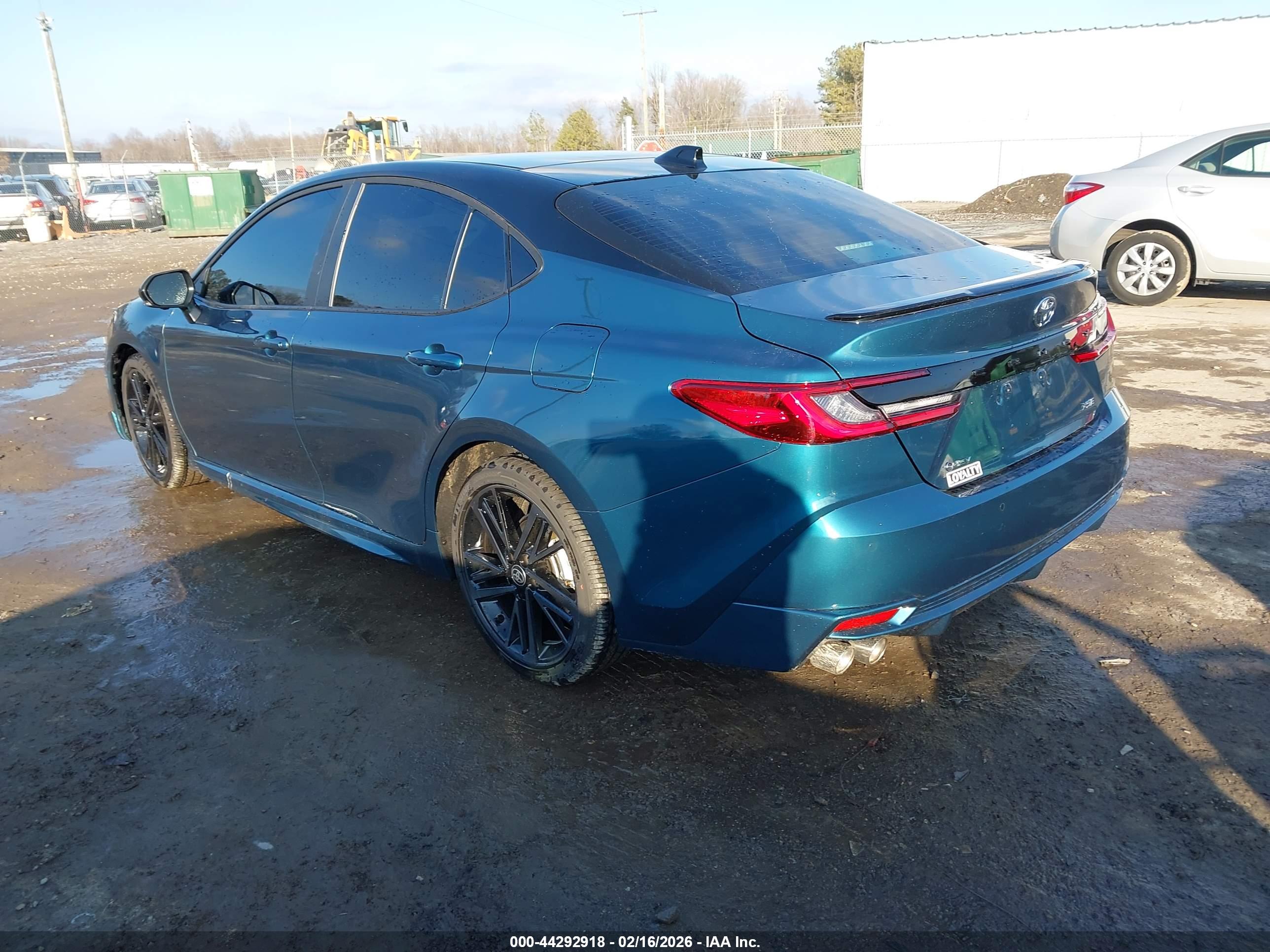 TOYOTA CAMRY image 3