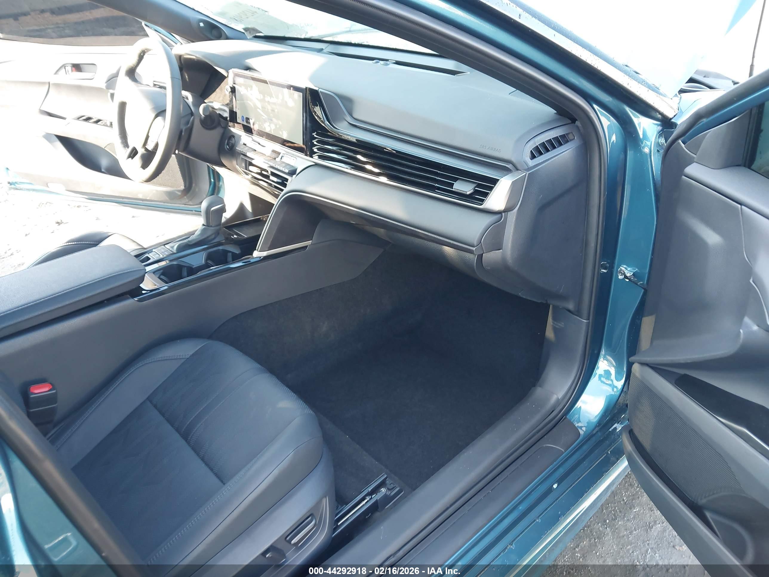 TOYOTA CAMRY image 5