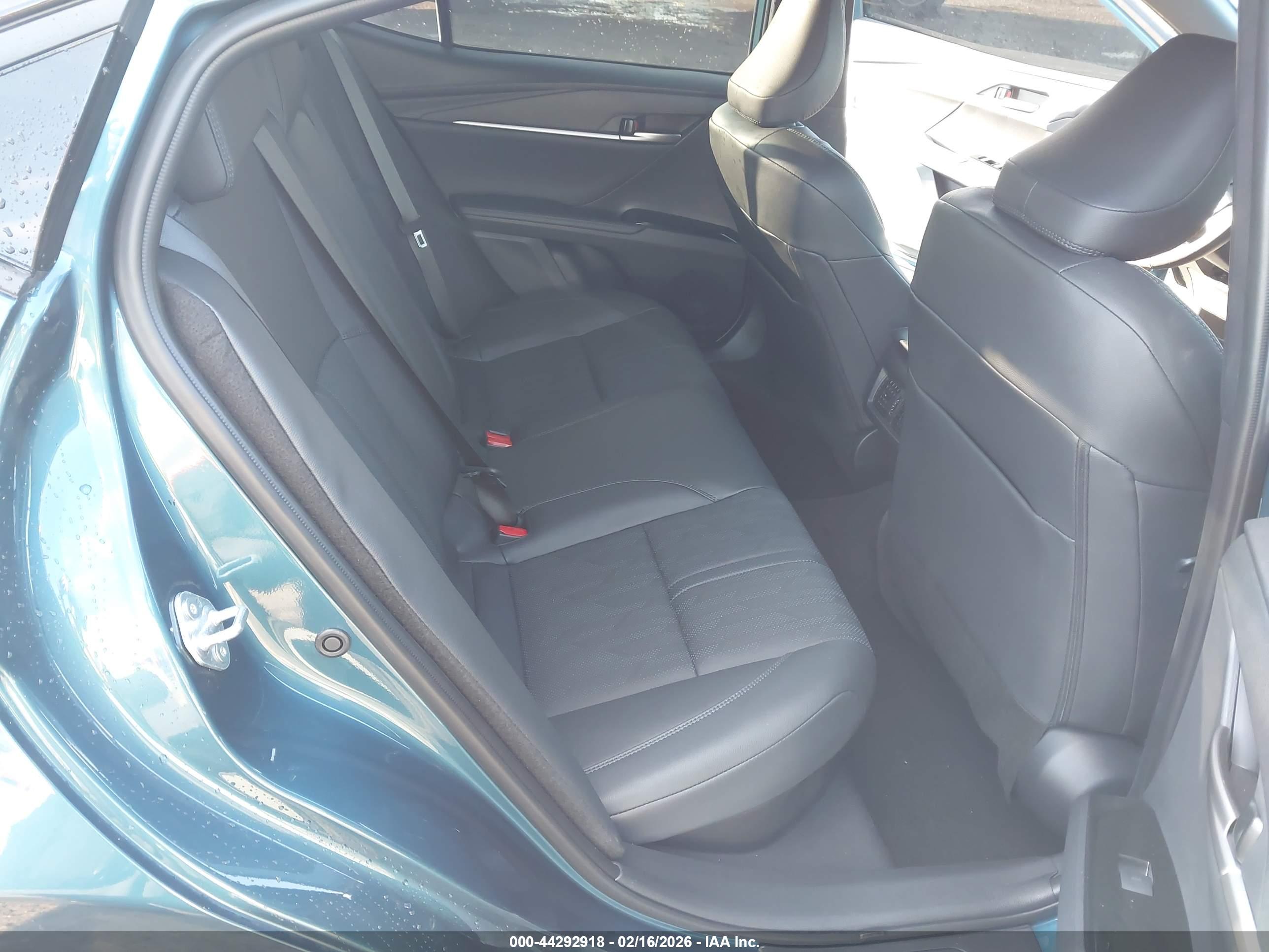 TOYOTA CAMRY image 8