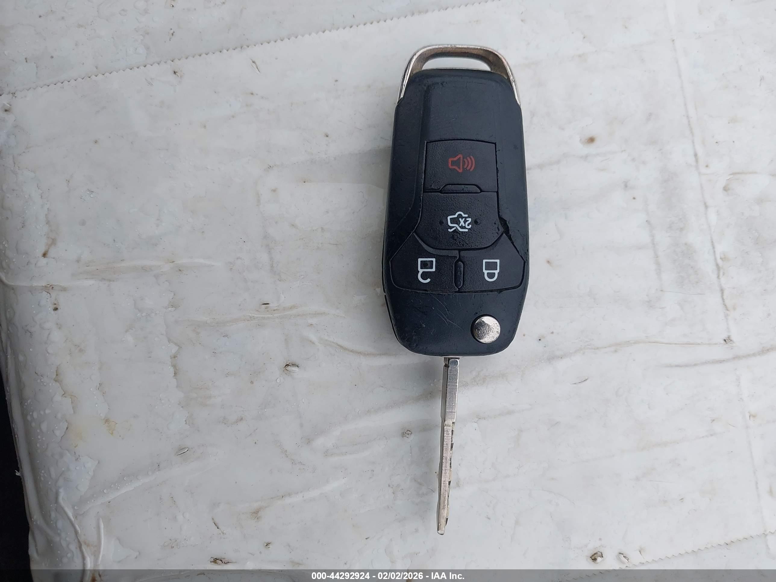 FORD FUSION image 11