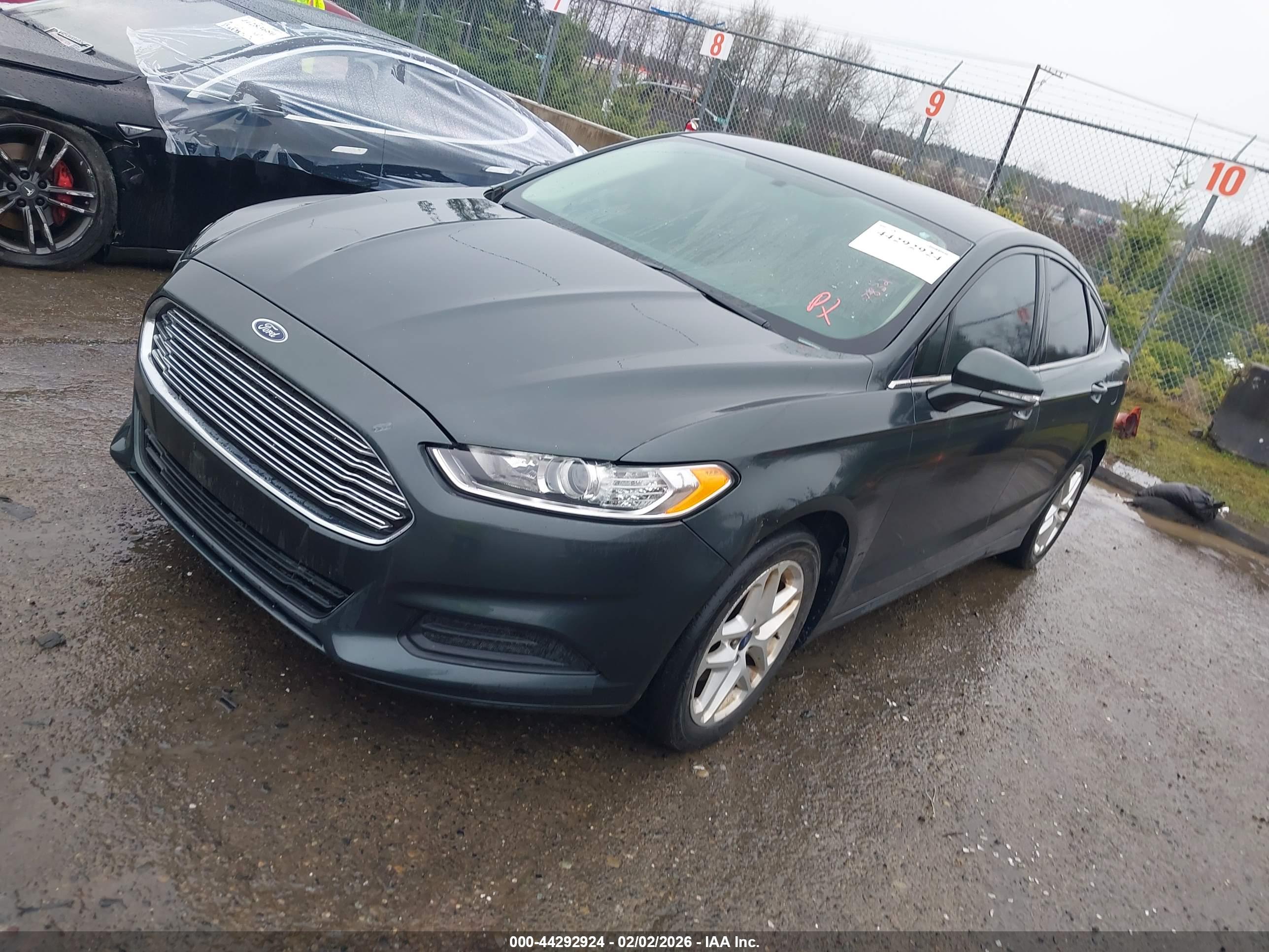 FORD FUSION image 2