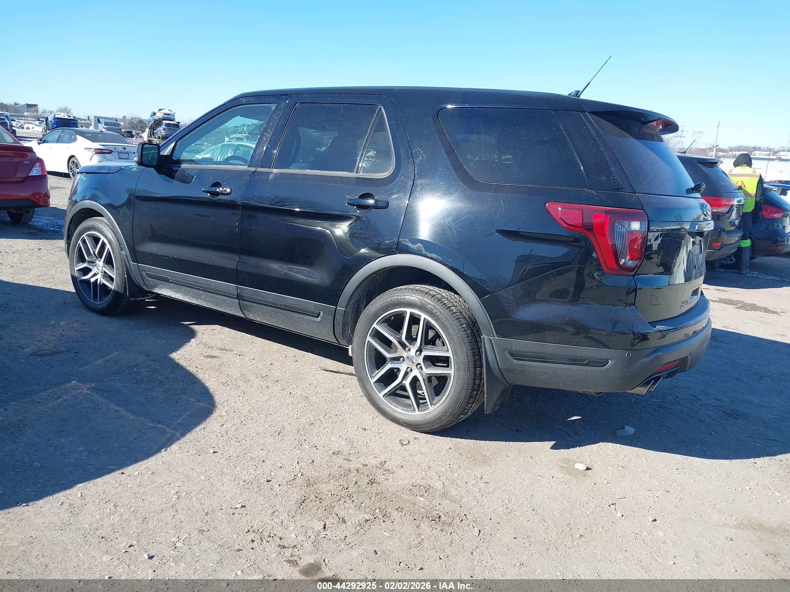 FORD EXPLORER image 3