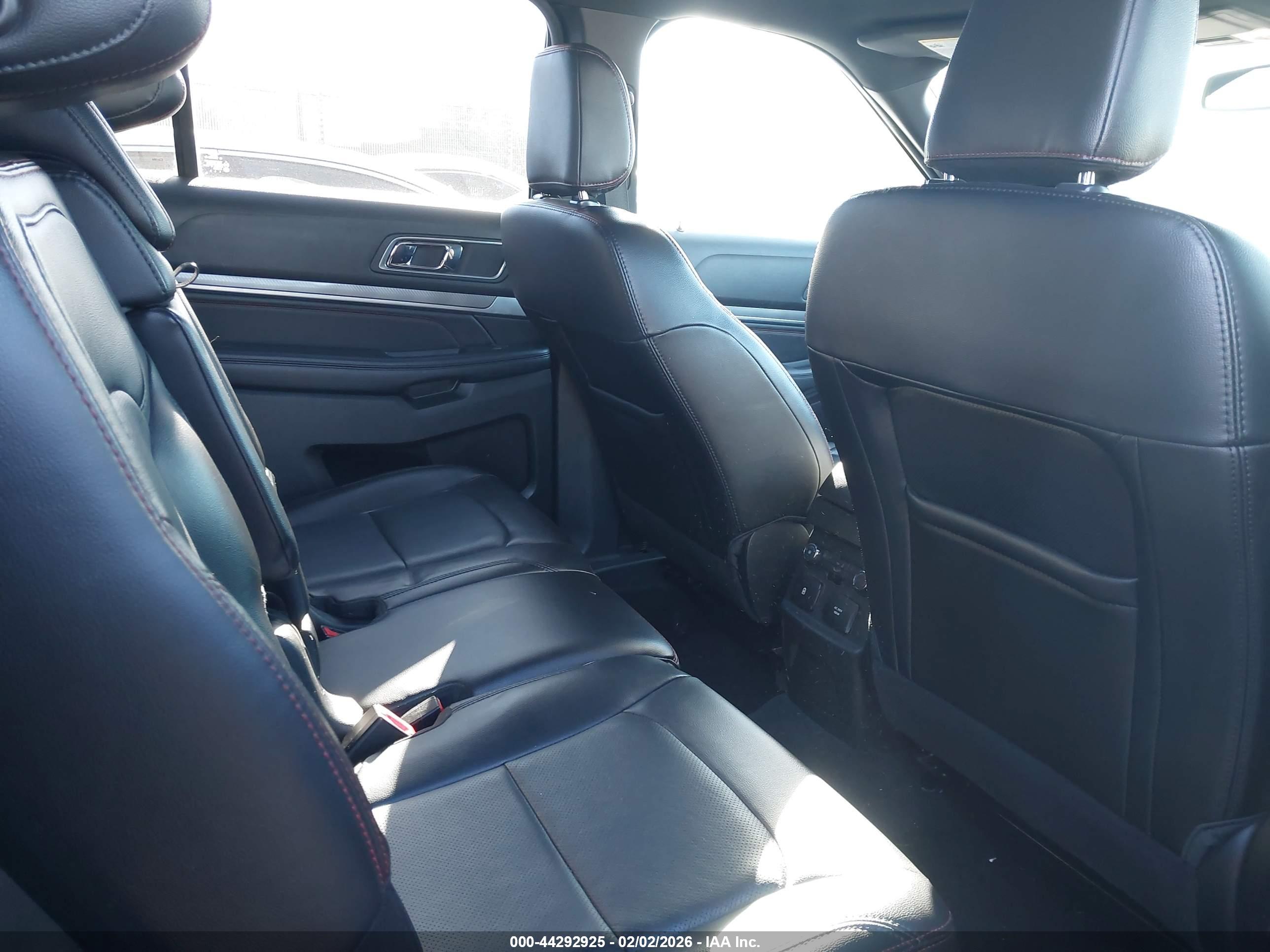 FORD EXPLORER image 8