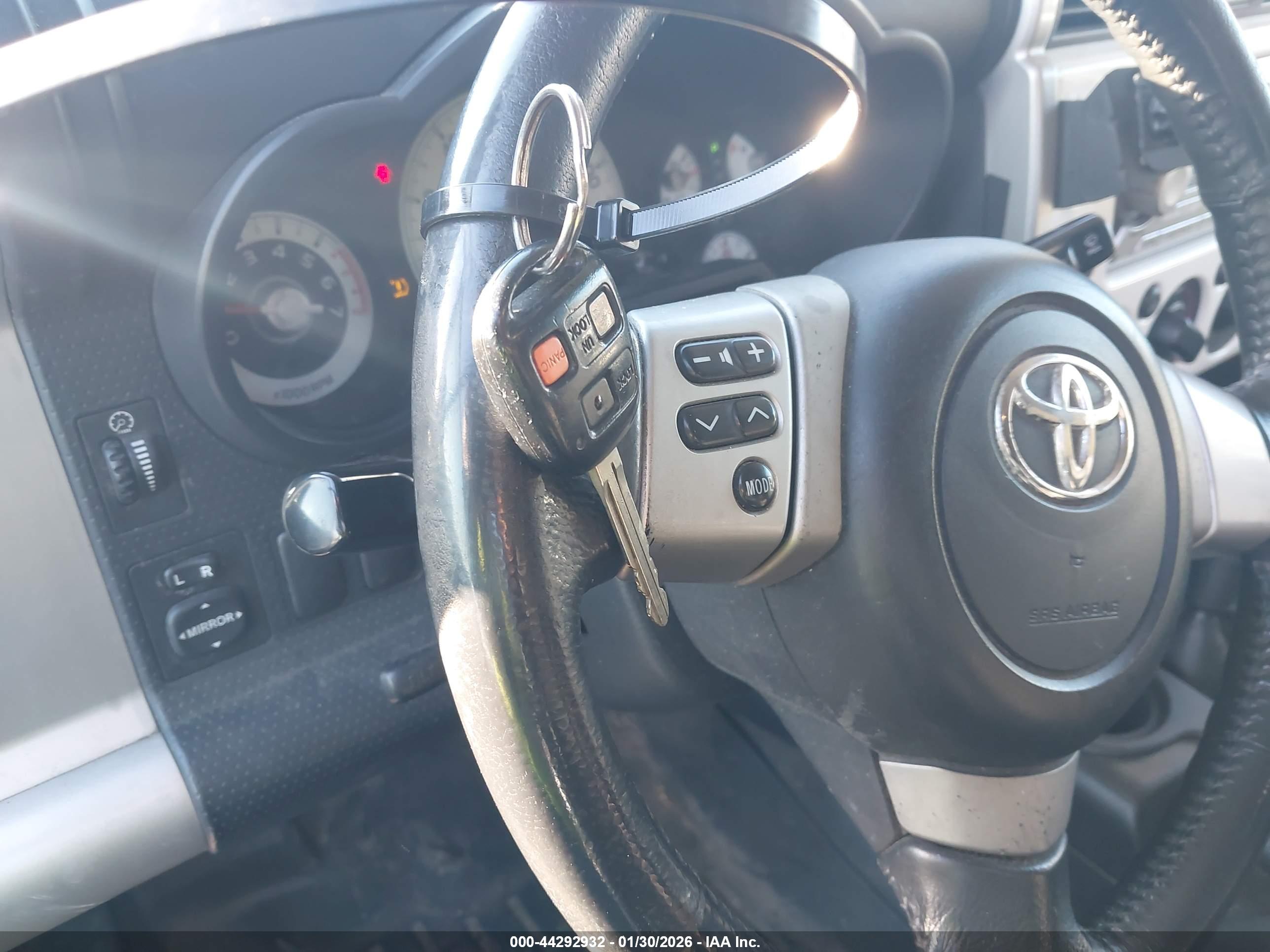 TOYOTA FJ image 11