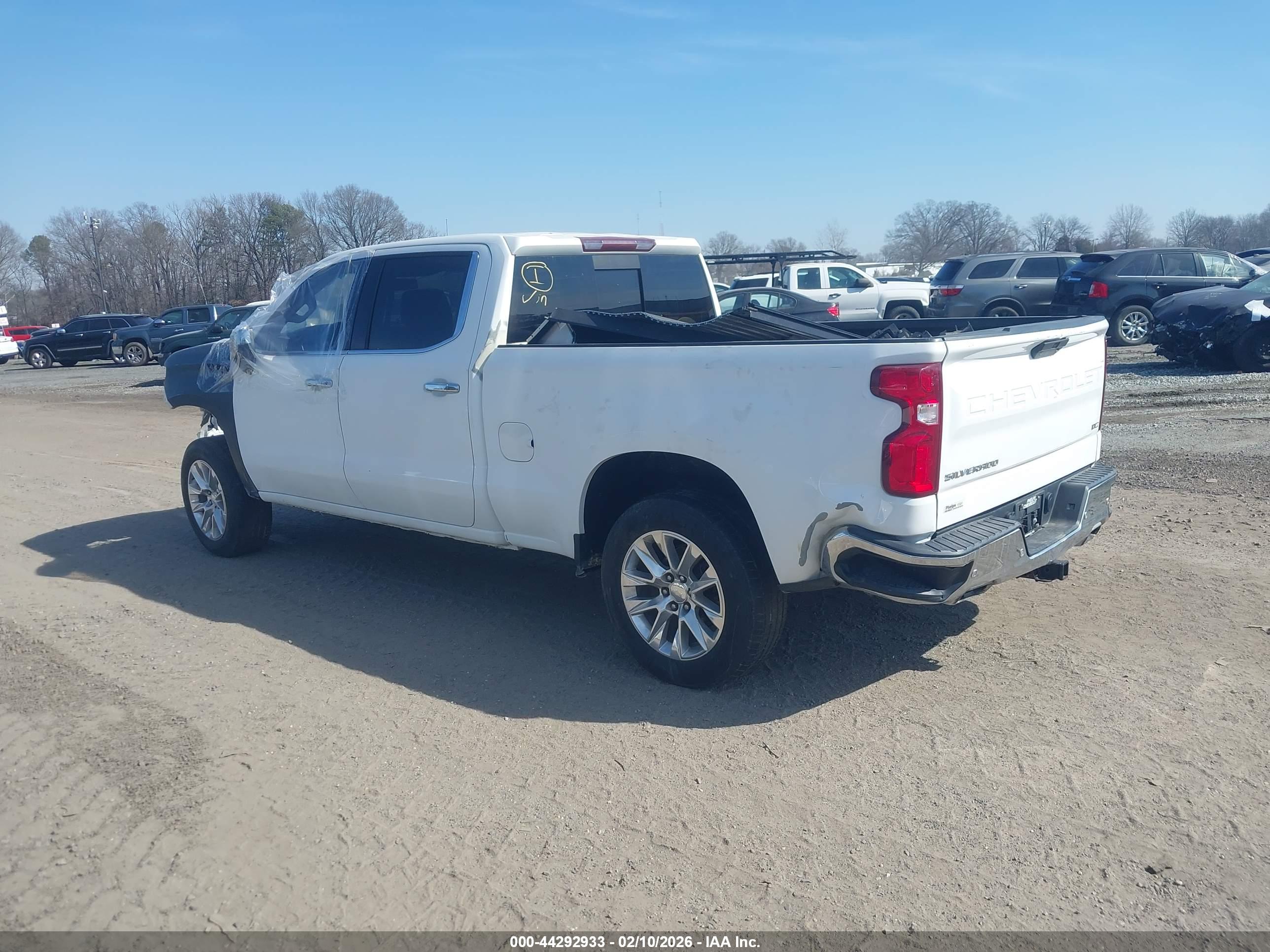 CHEVROLET SILVERADO image 3