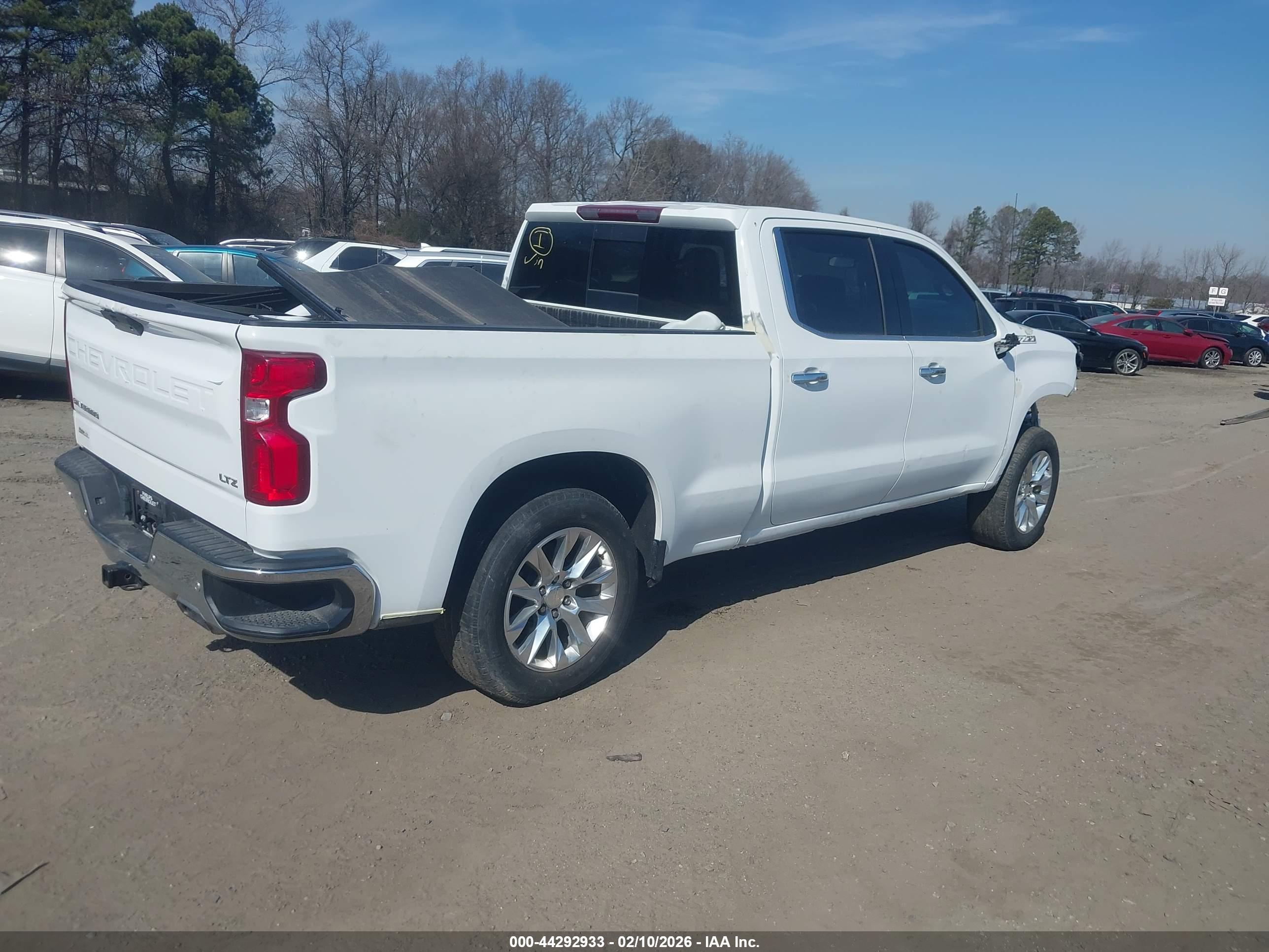 CHEVROLET SILVERADO image 4