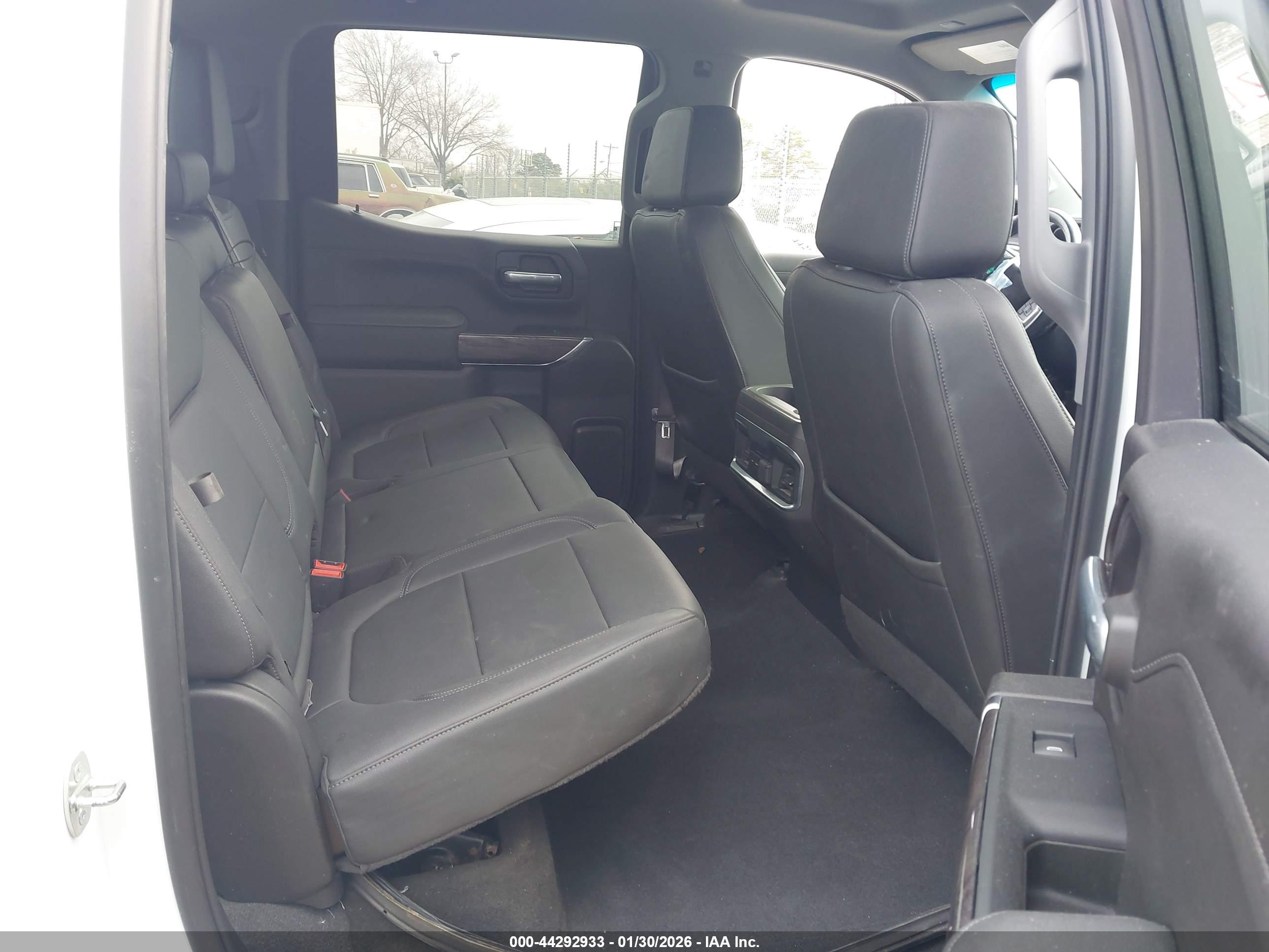 CHEVROLET SILVERADO image 8