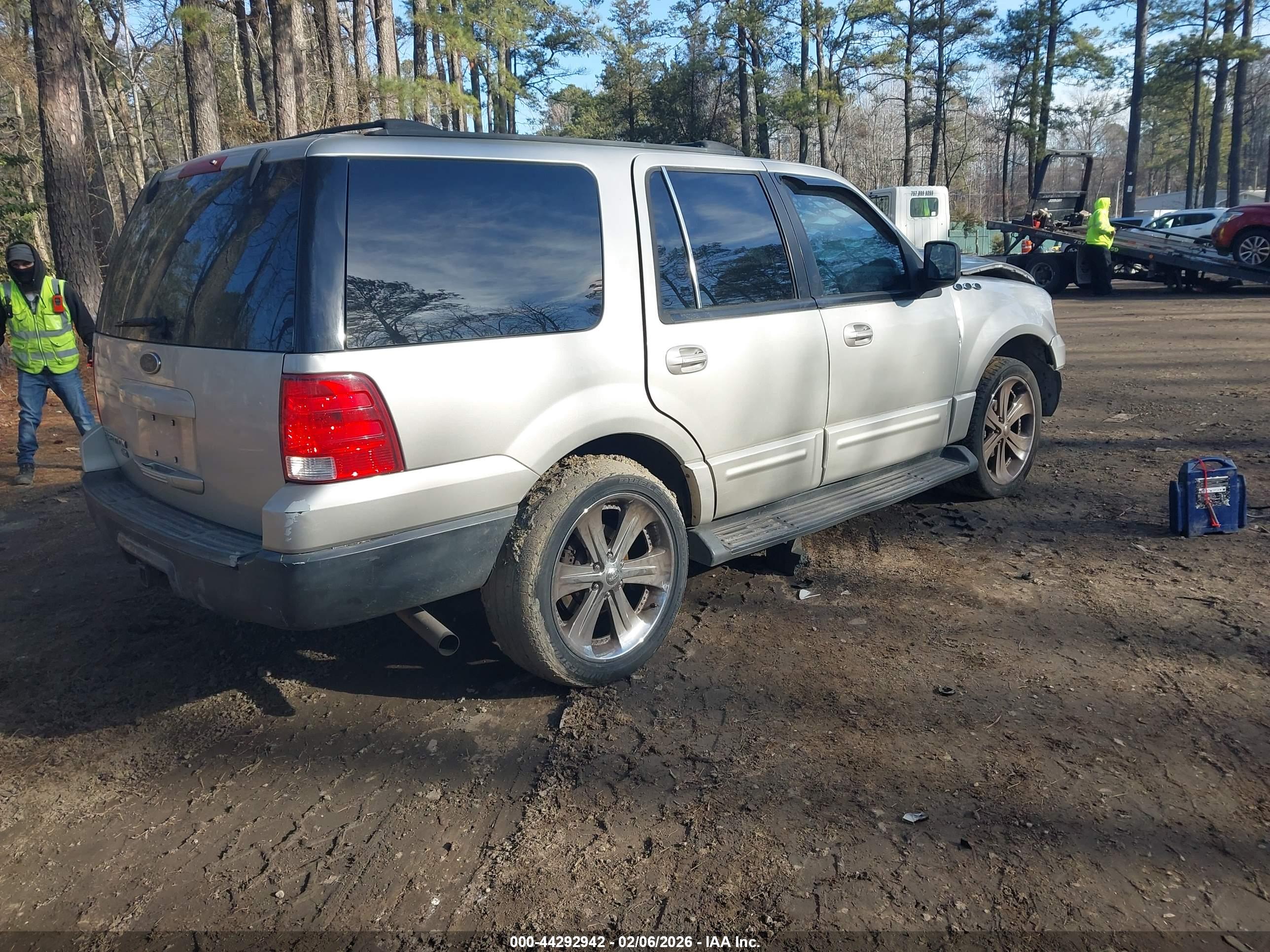 FORD EXPEDITION image 4