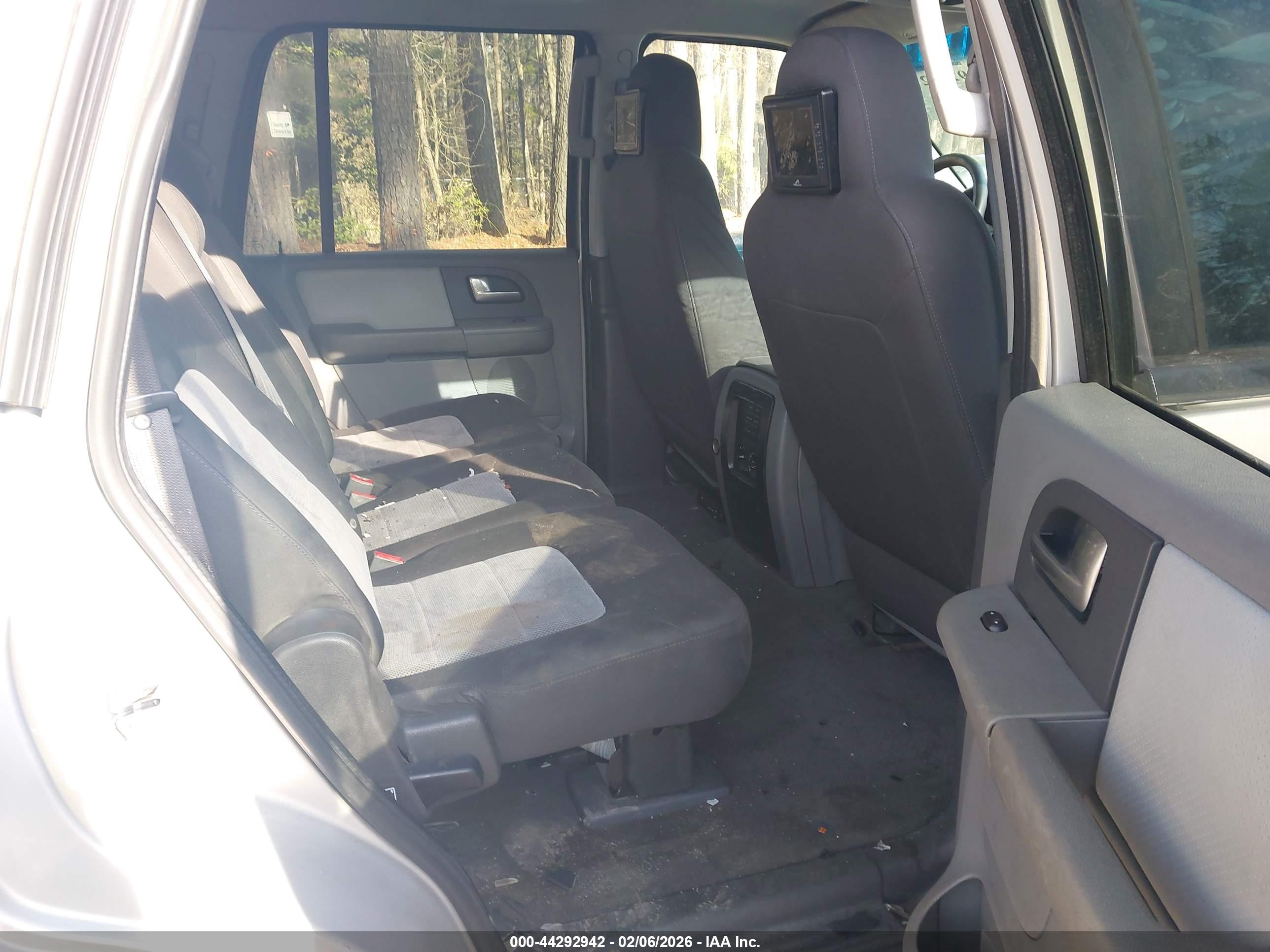 FORD EXPEDITION image 8