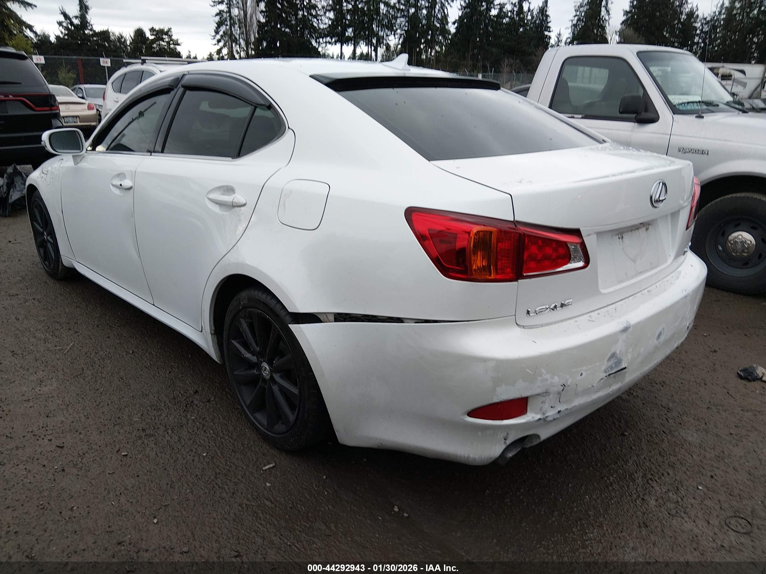 LEXUS IS image 3