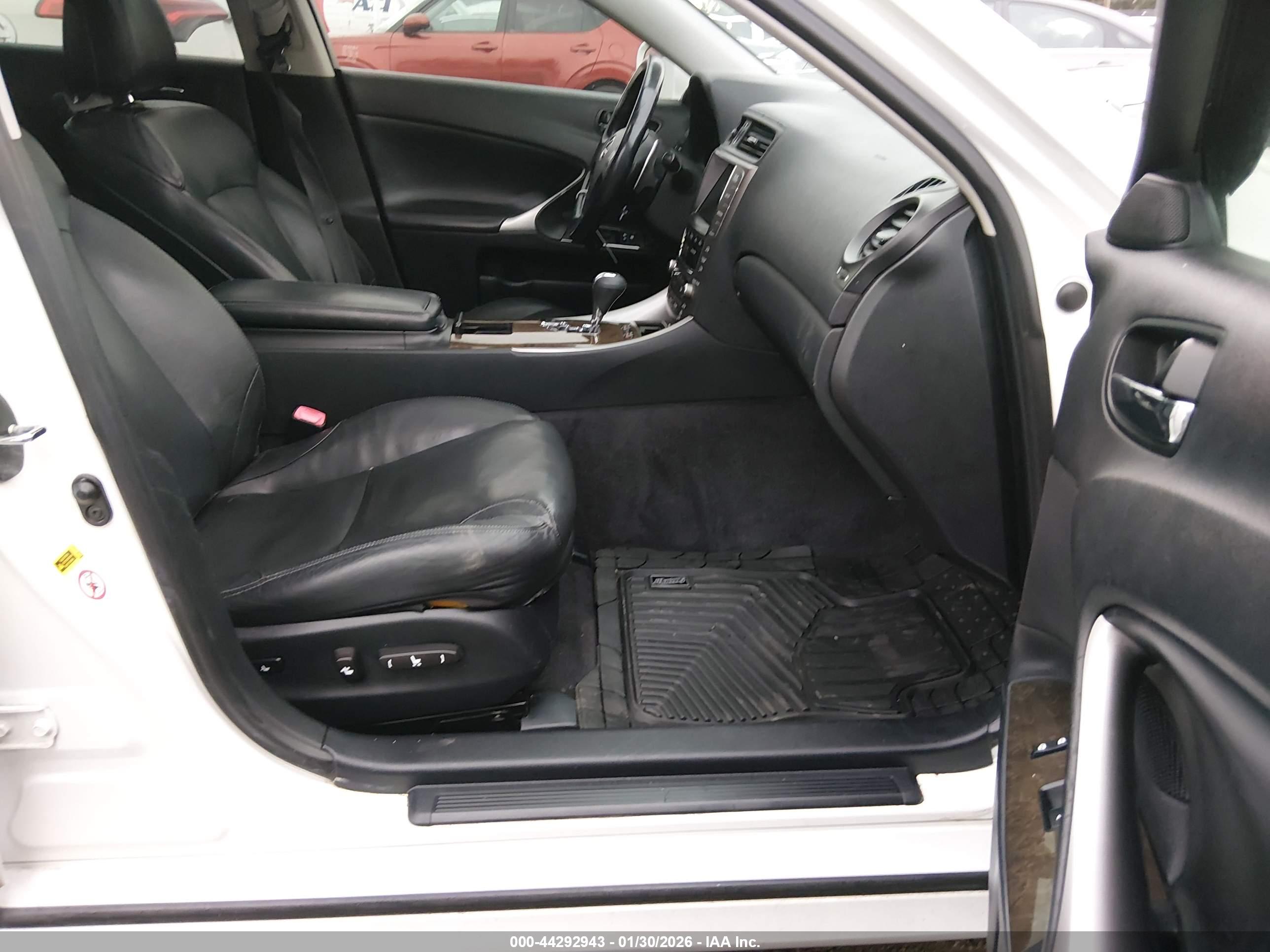 LEXUS IS image 5
