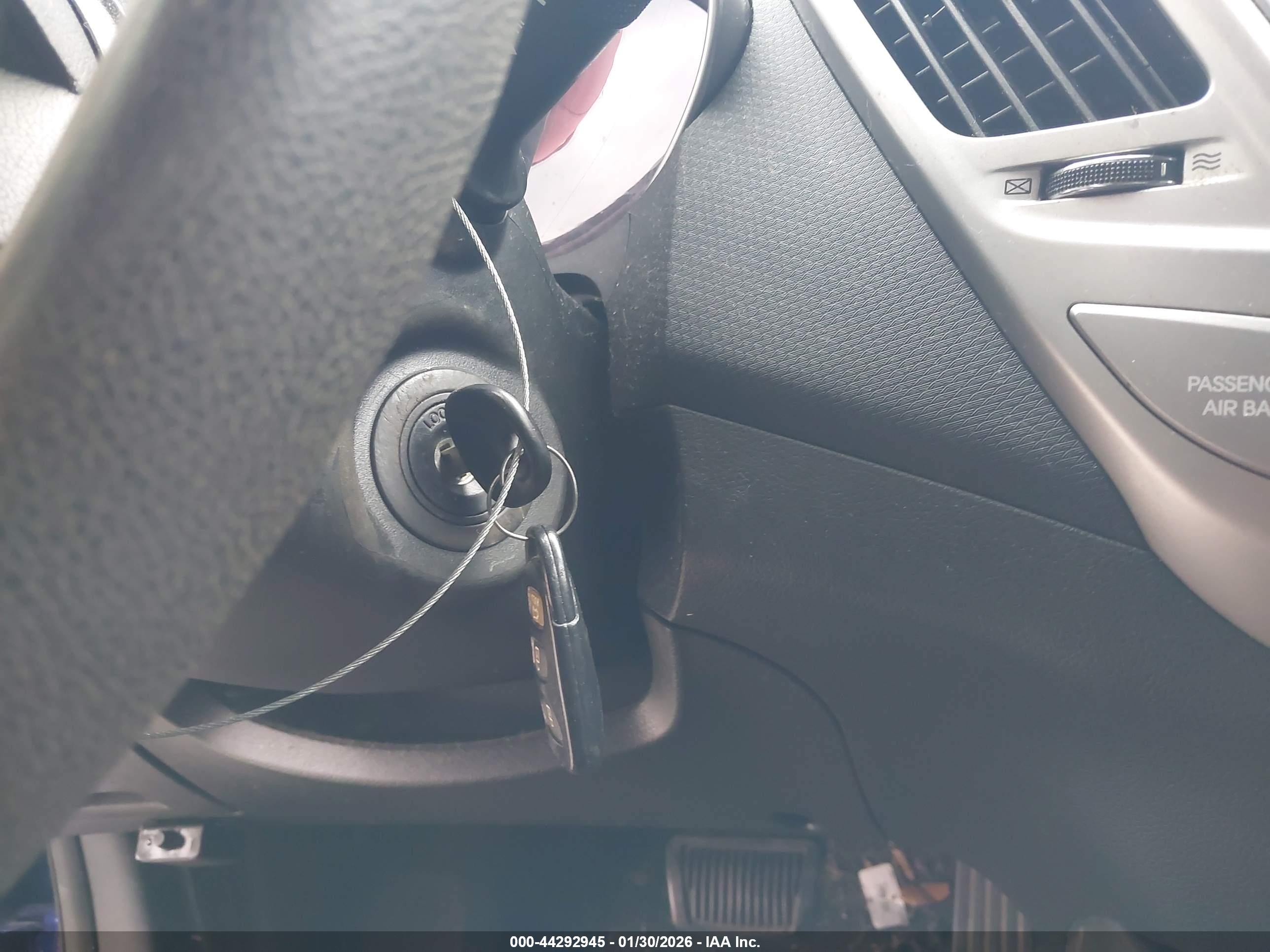 HYUNDAI VELOSTER image 11