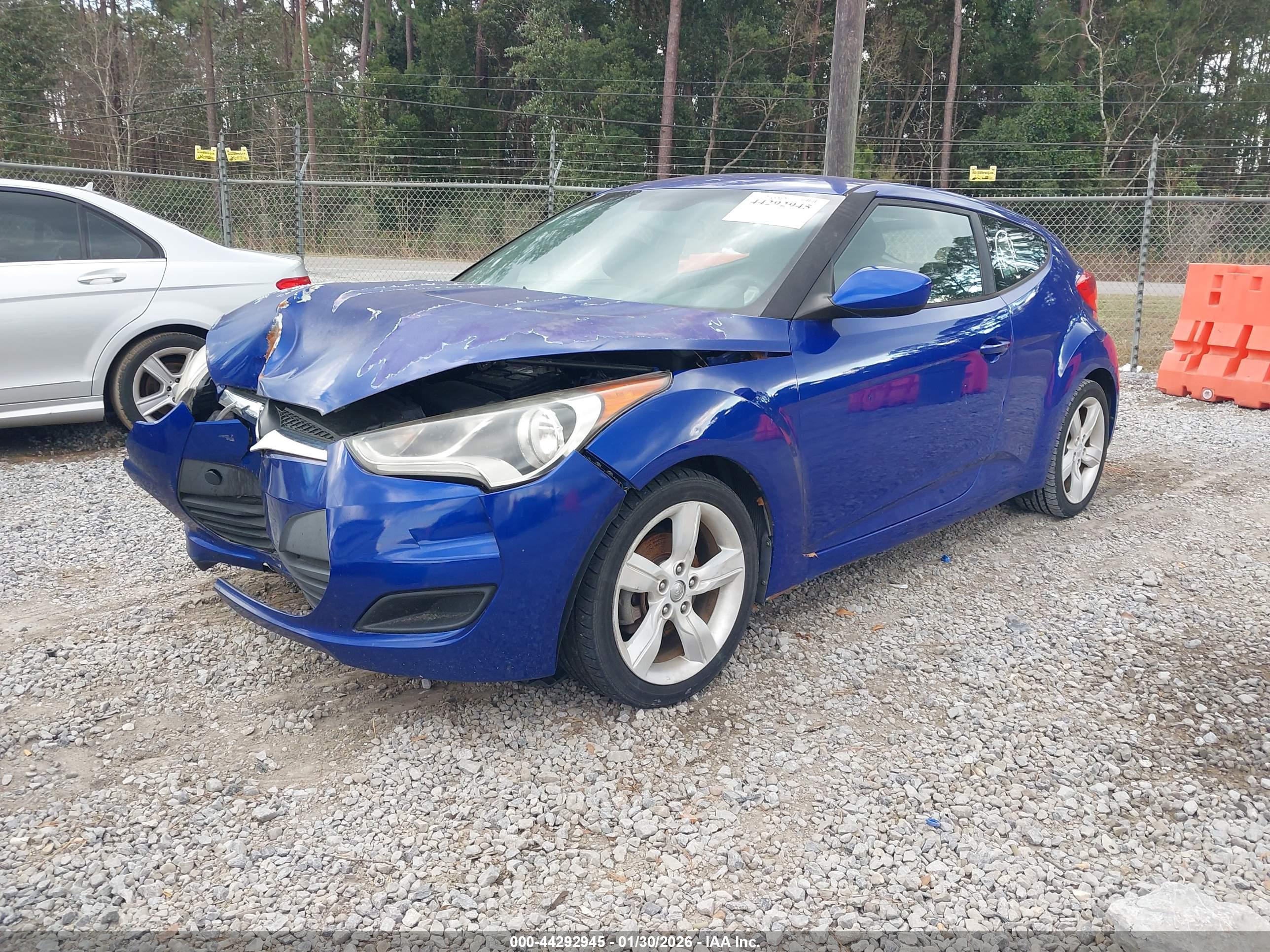 HYUNDAI VELOSTER image 2