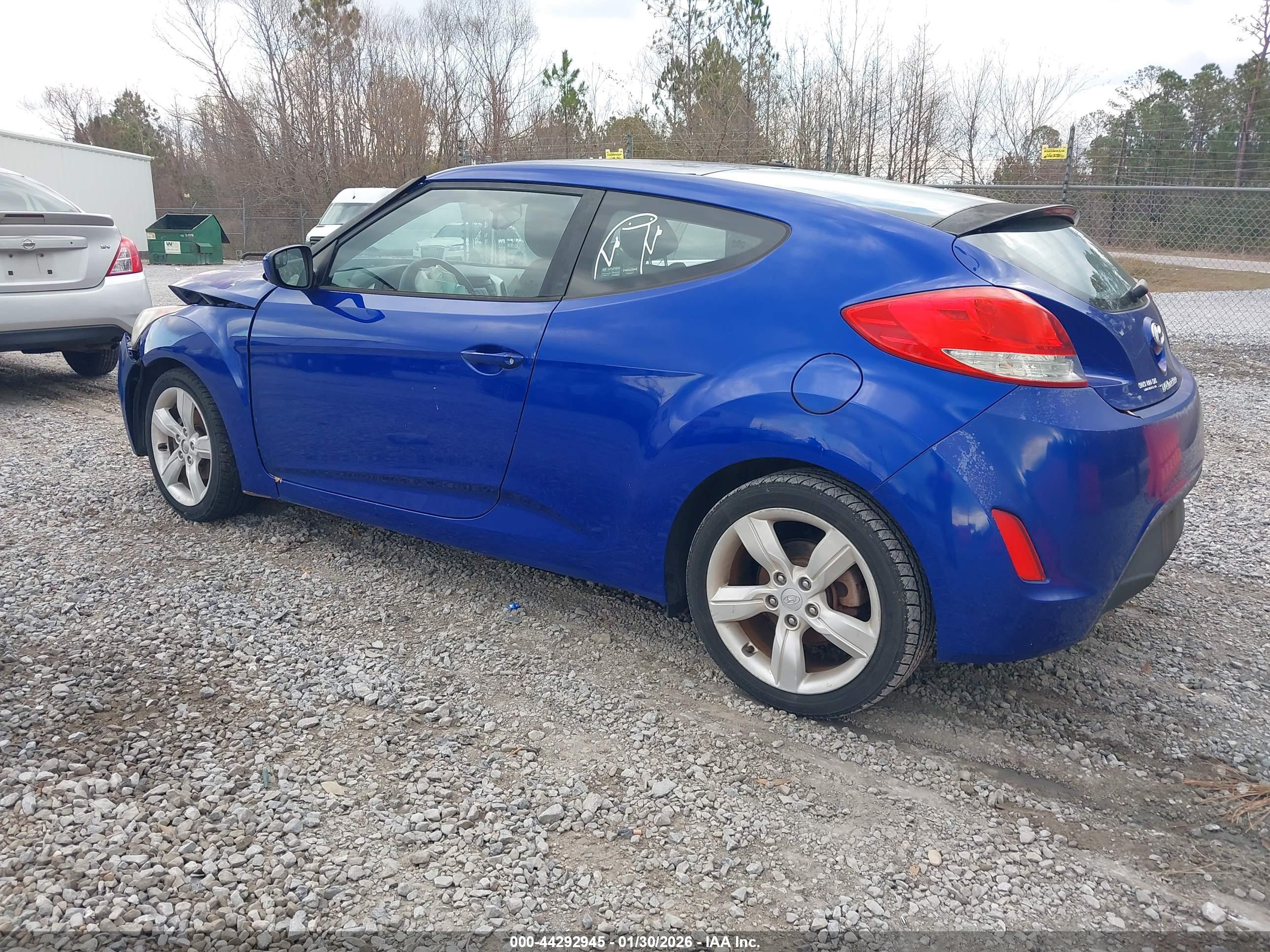 HYUNDAI VELOSTER image 3