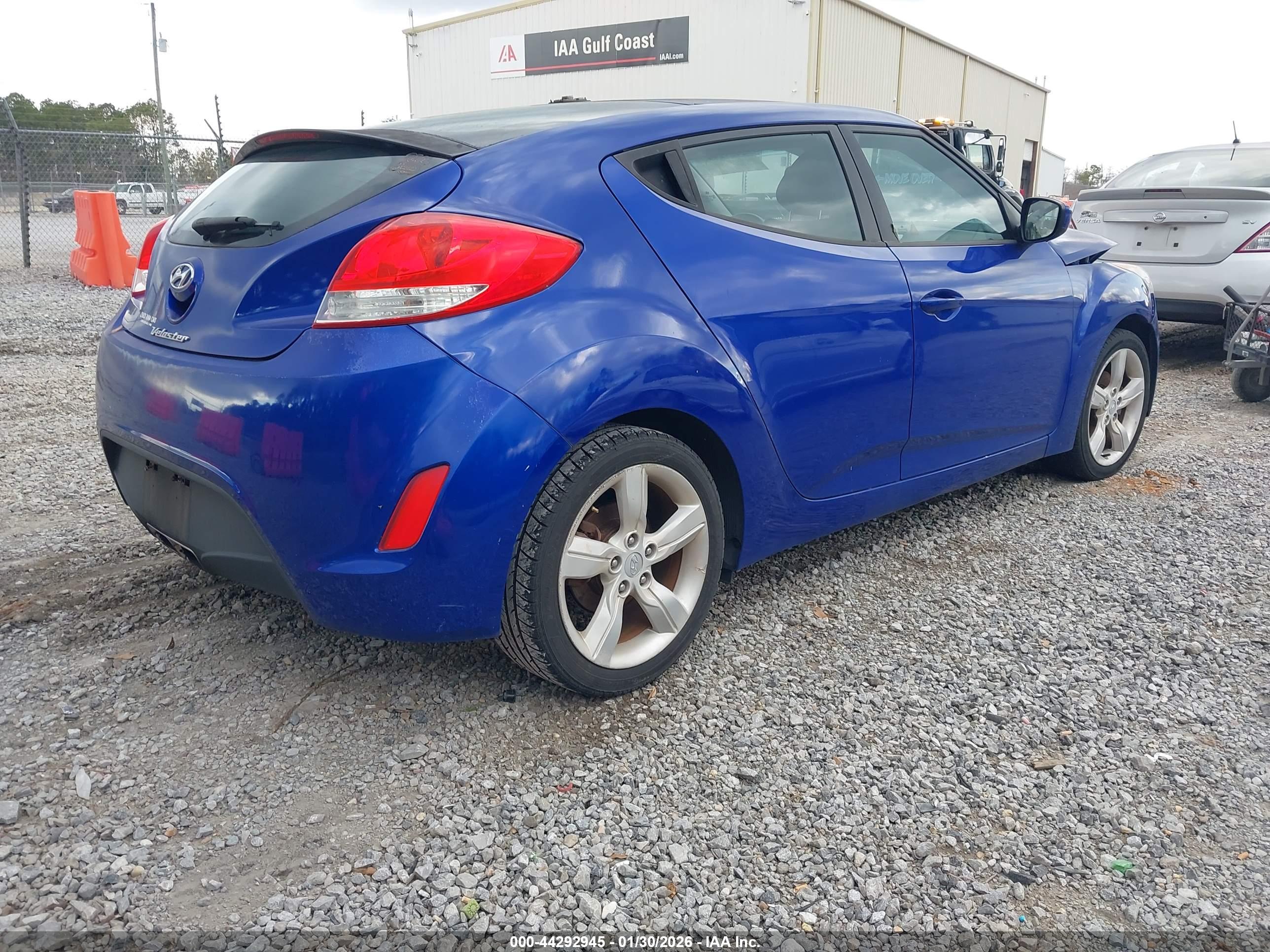 HYUNDAI VELOSTER image 4