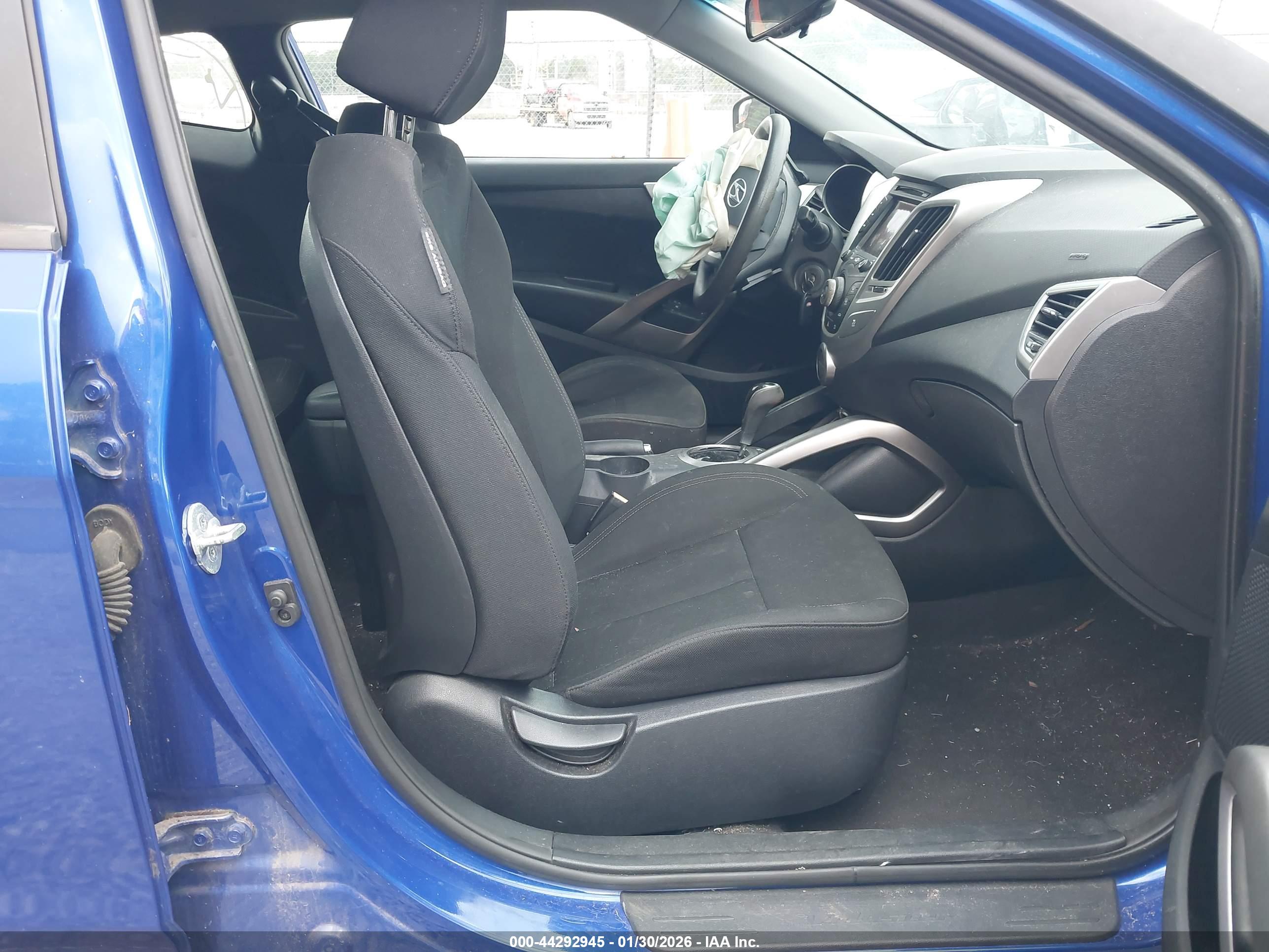 HYUNDAI VELOSTER image 5