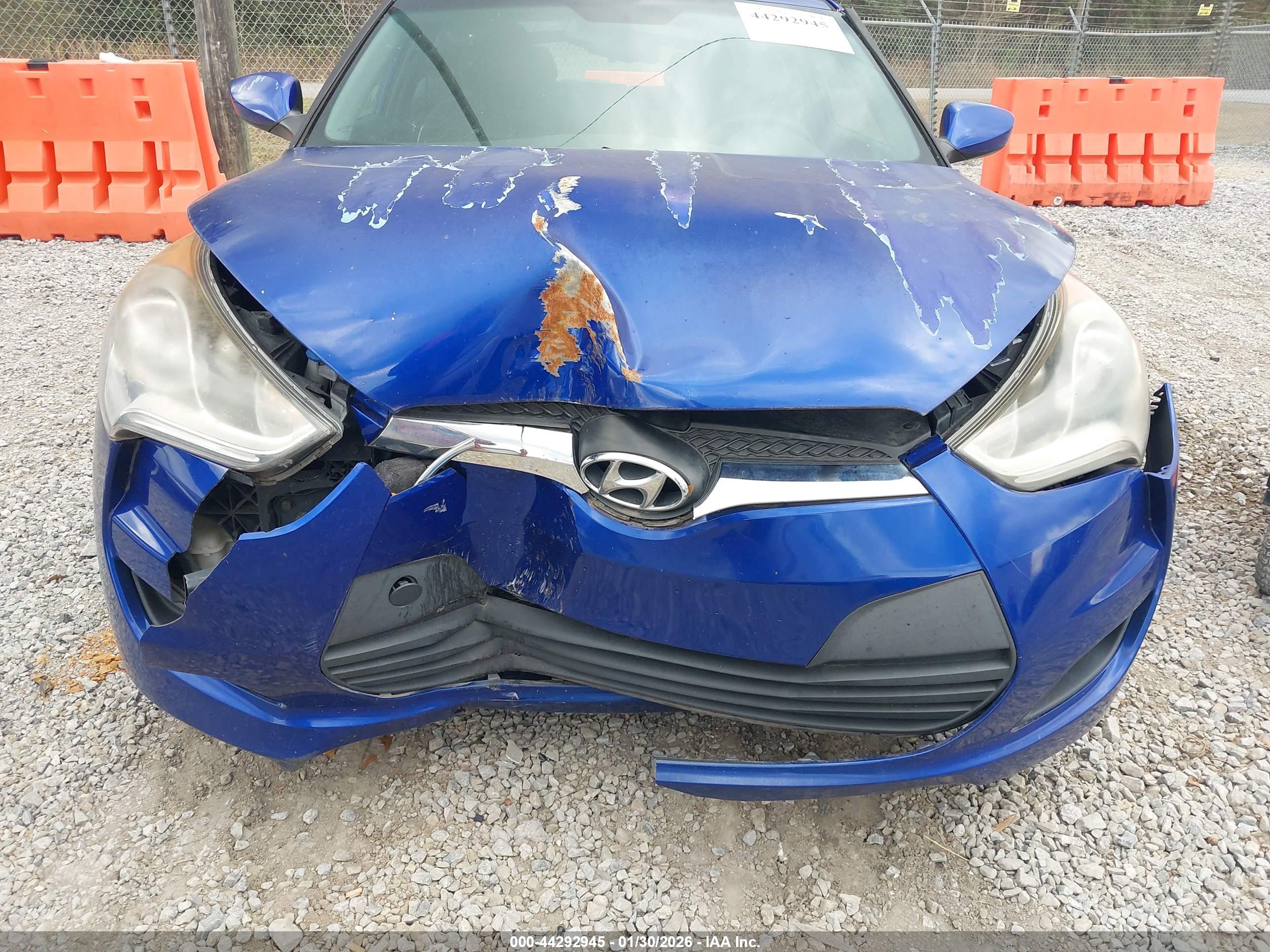 HYUNDAI VELOSTER image 6