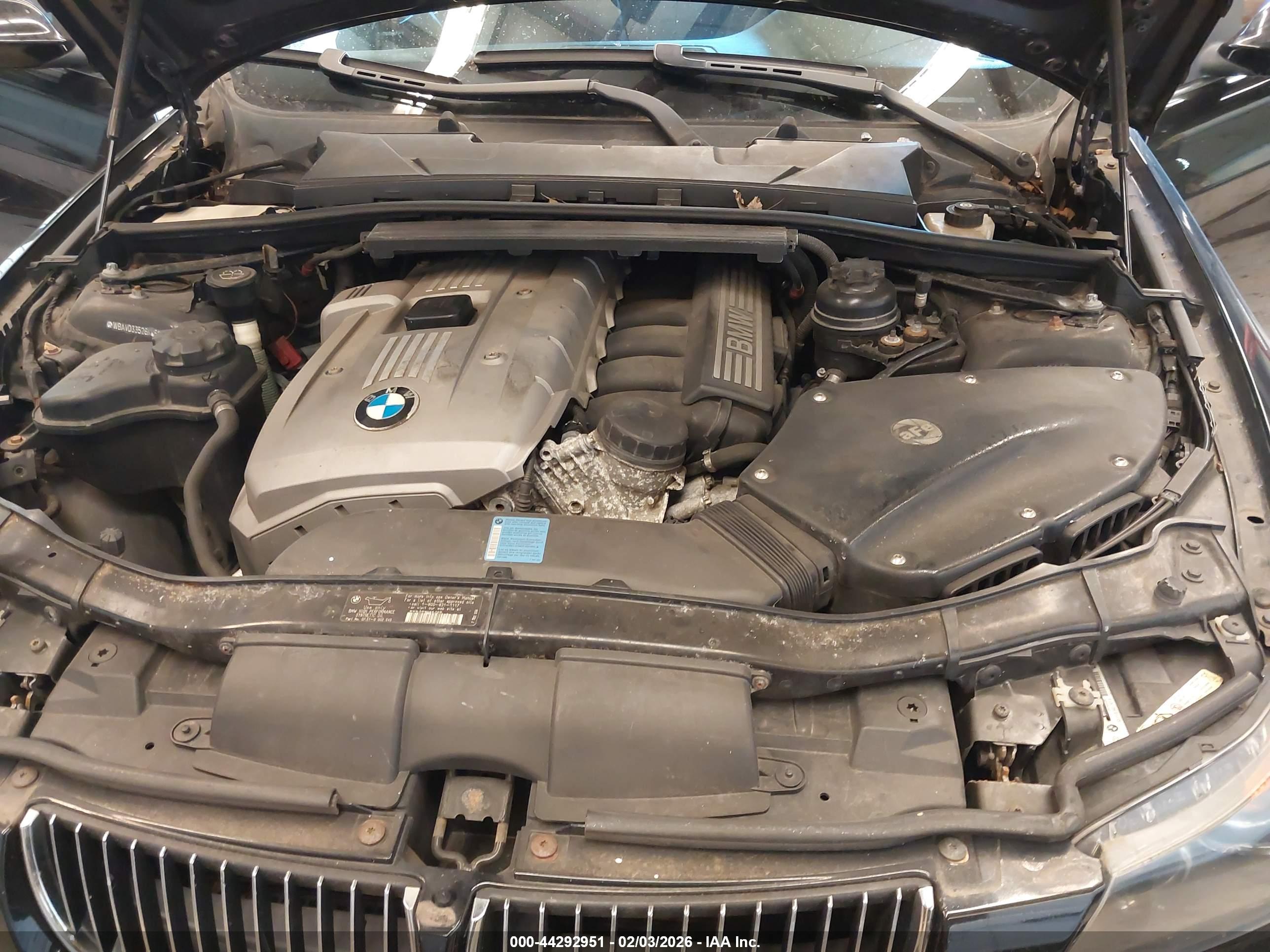 BMW 330XI image 10