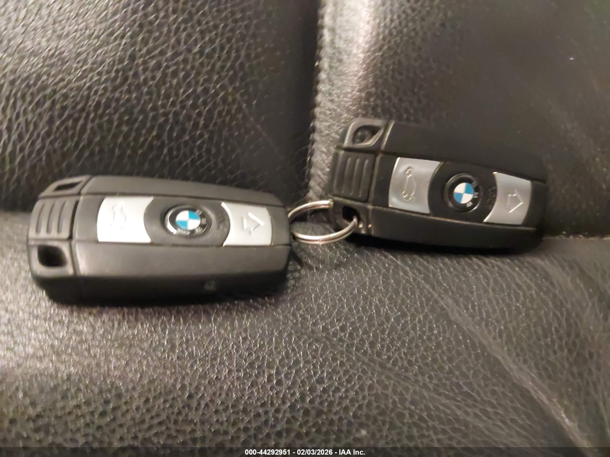 BMW 330XI image 11