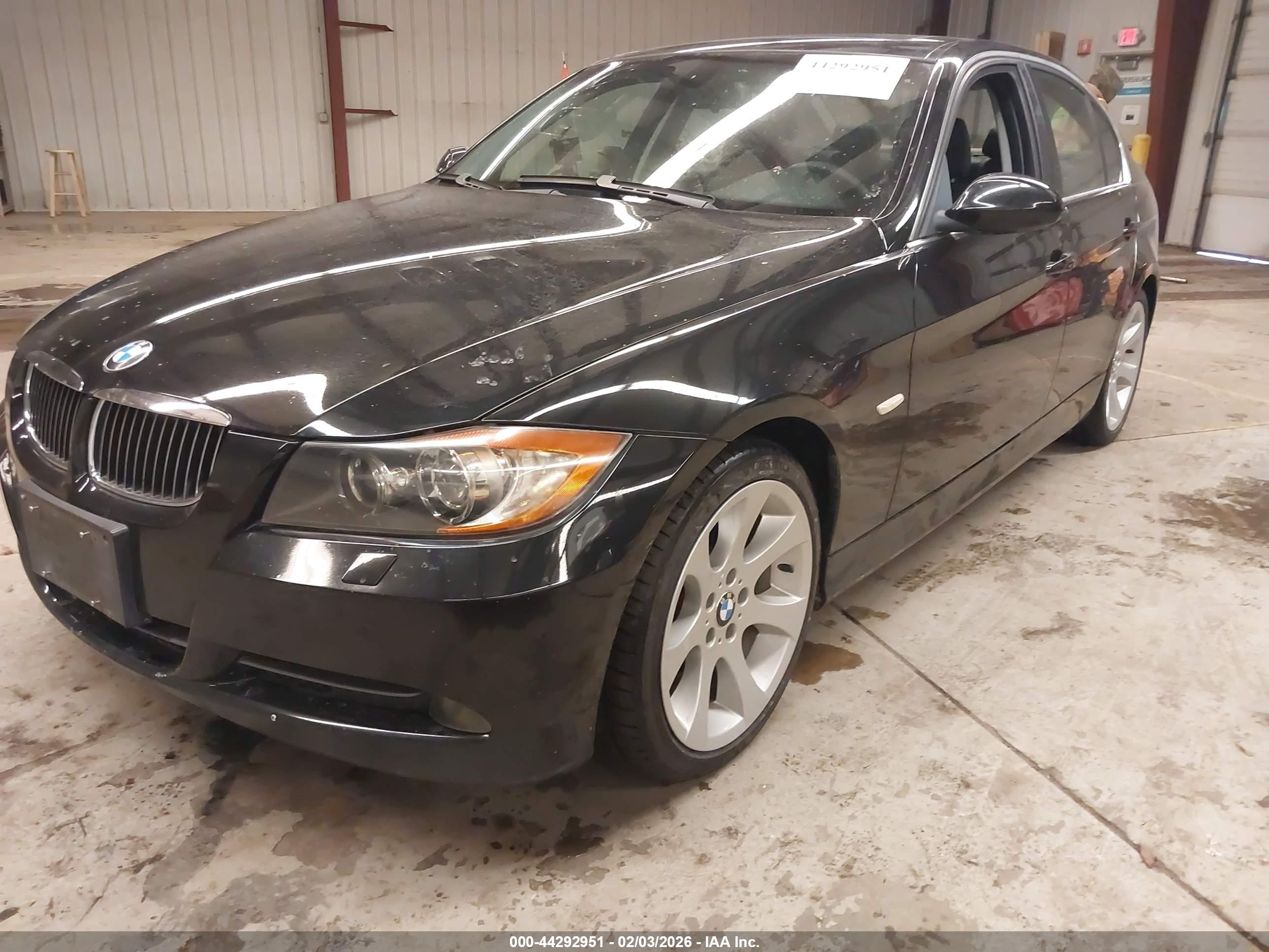 BMW 330XI image 2