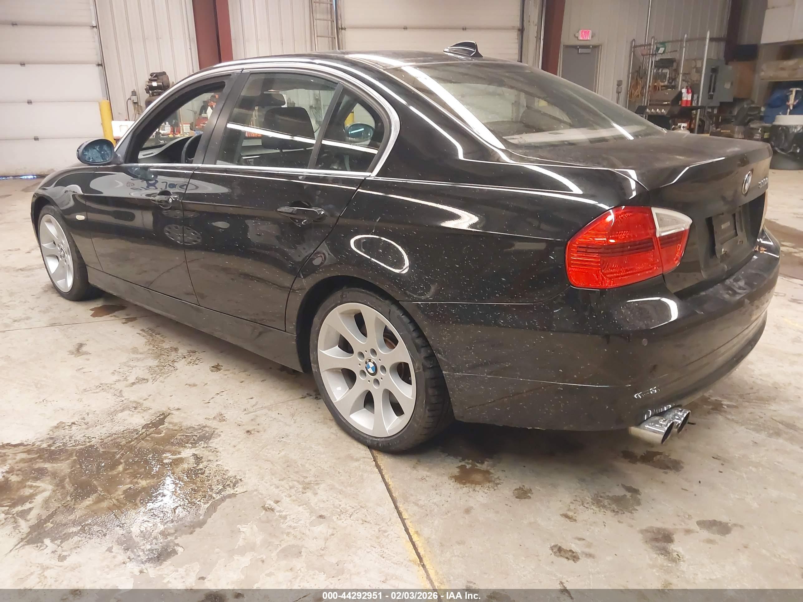 BMW 330XI image 3