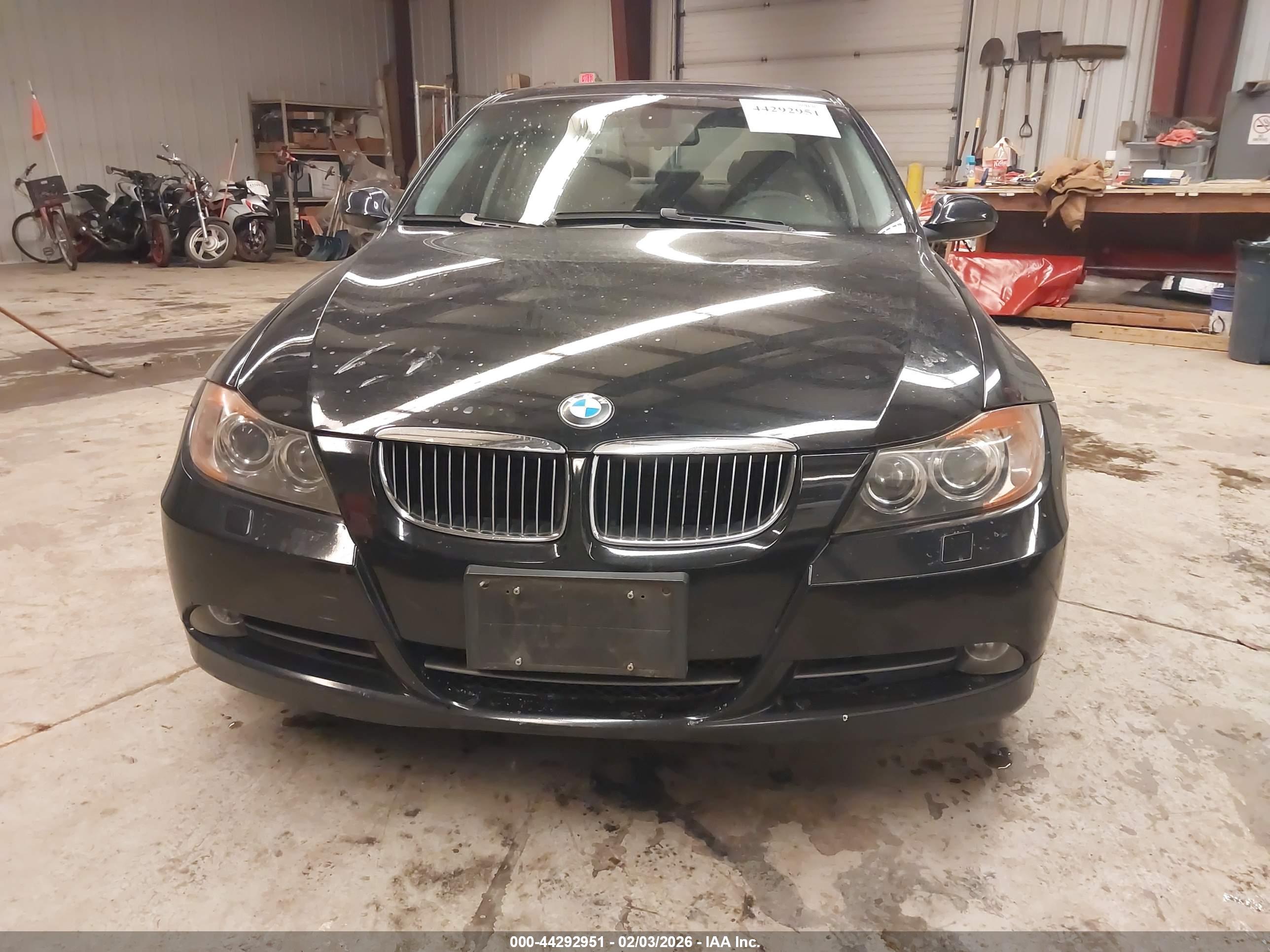 BMW 330XI image 6