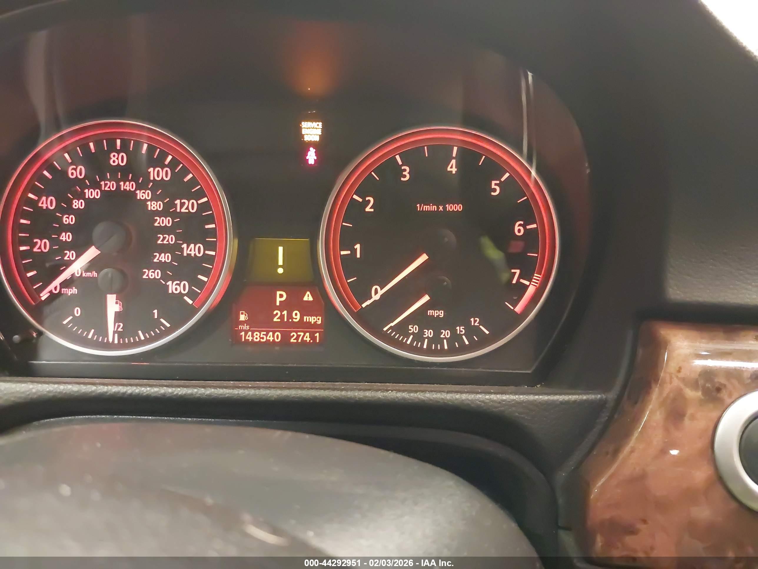 BMW 330XI image 7