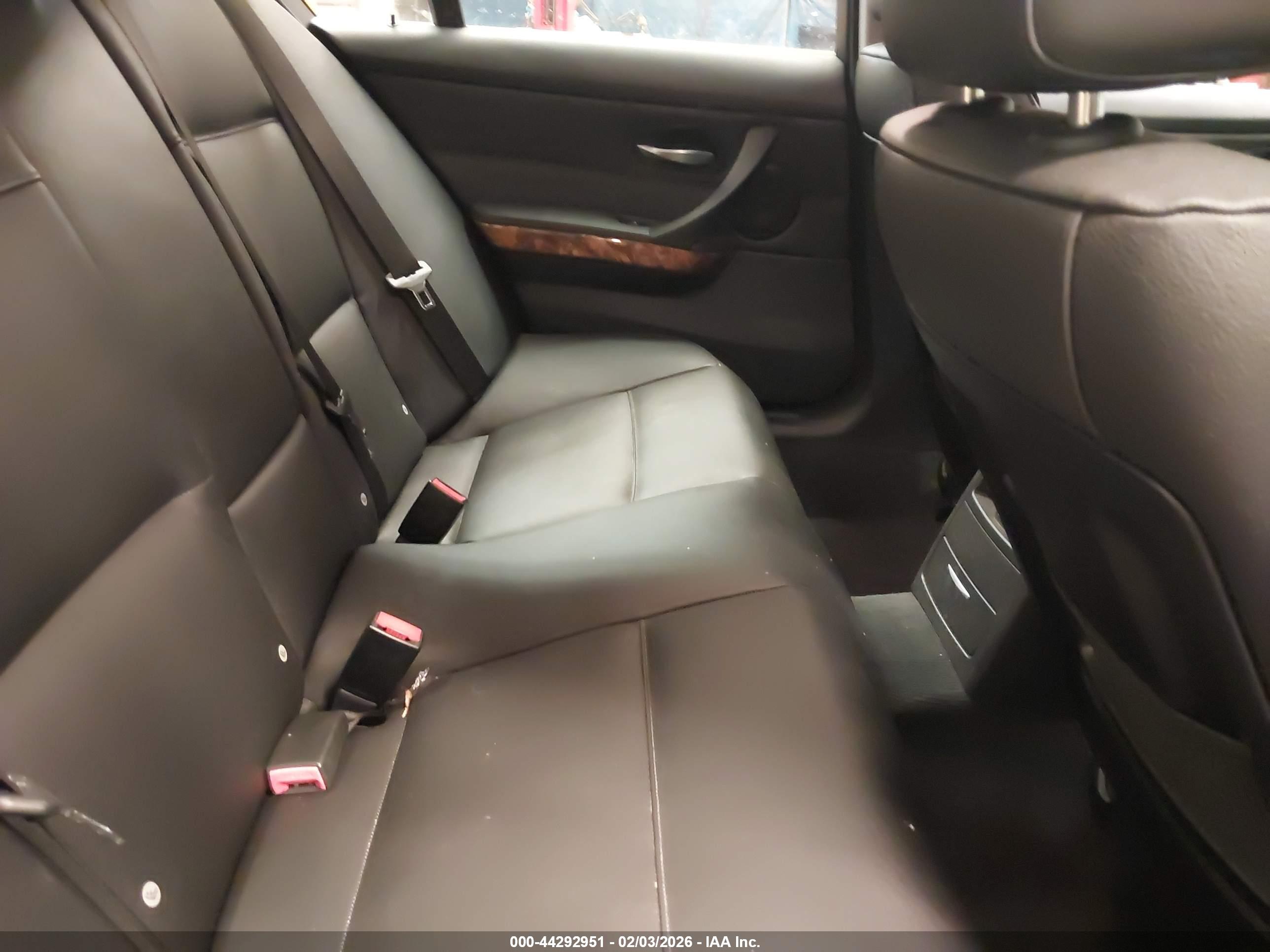 BMW 330XI image 8