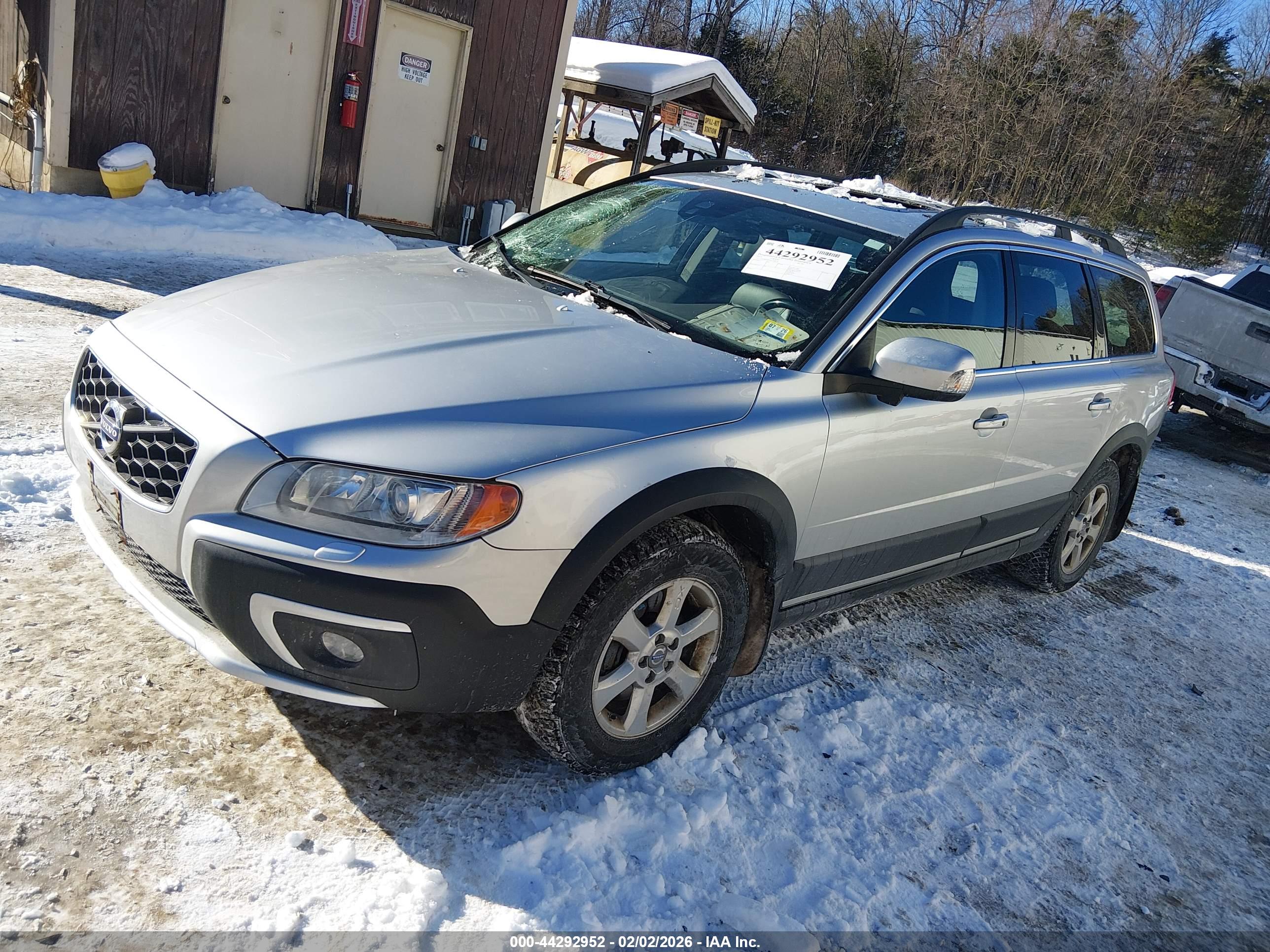 VOLVO XC70 image 2