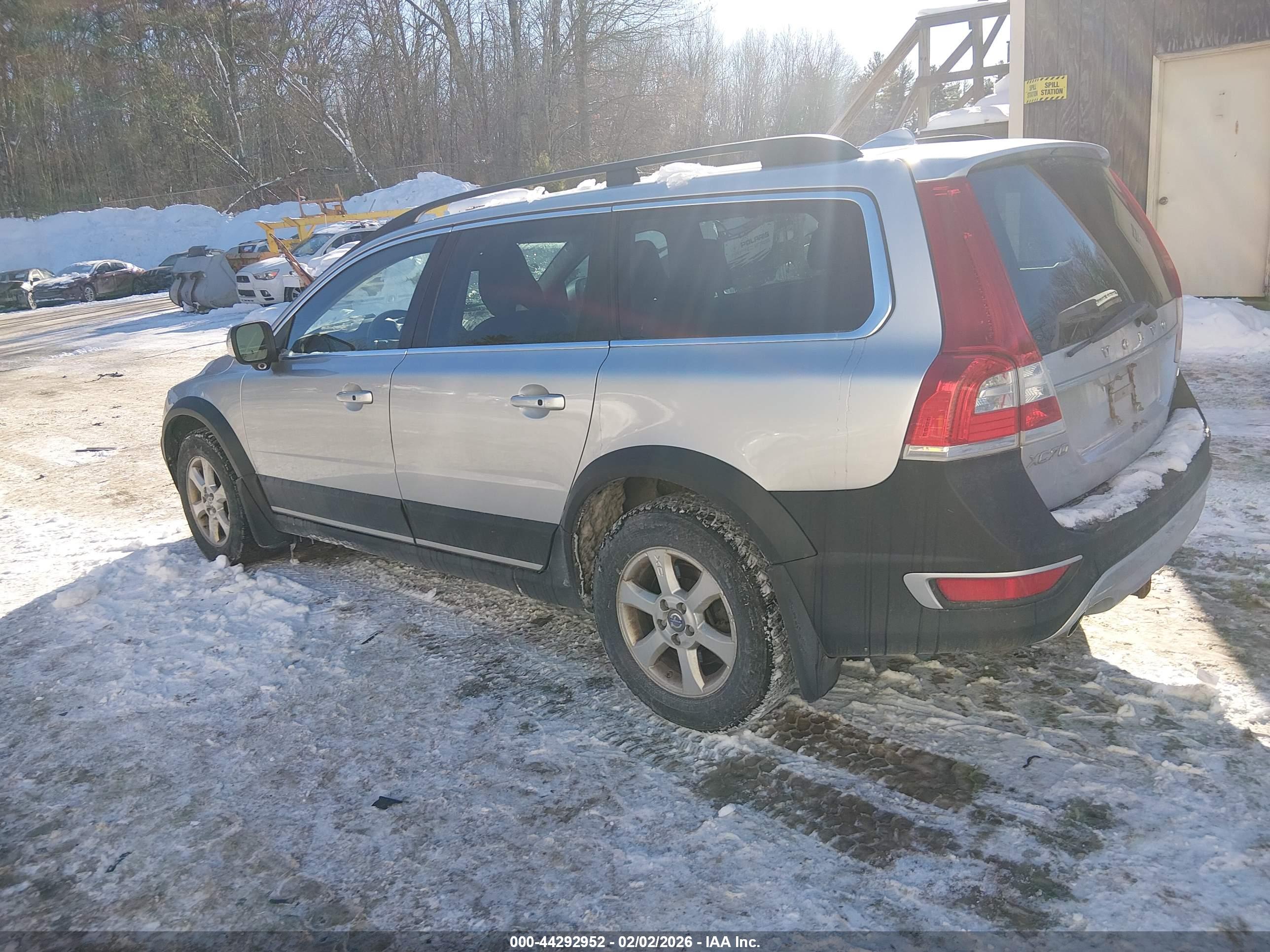 VOLVO XC70 image 3