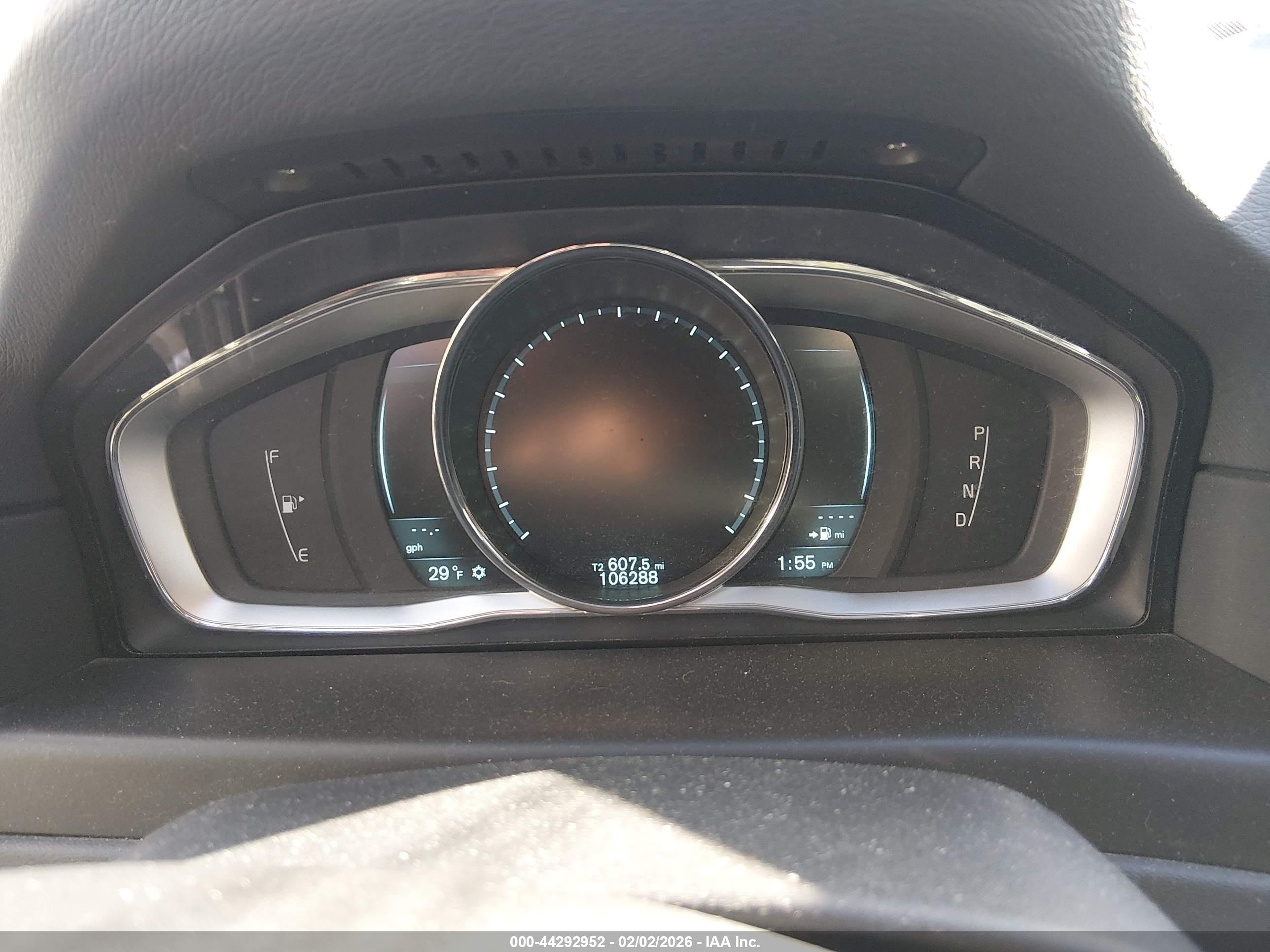 VOLVO XC70 image 7