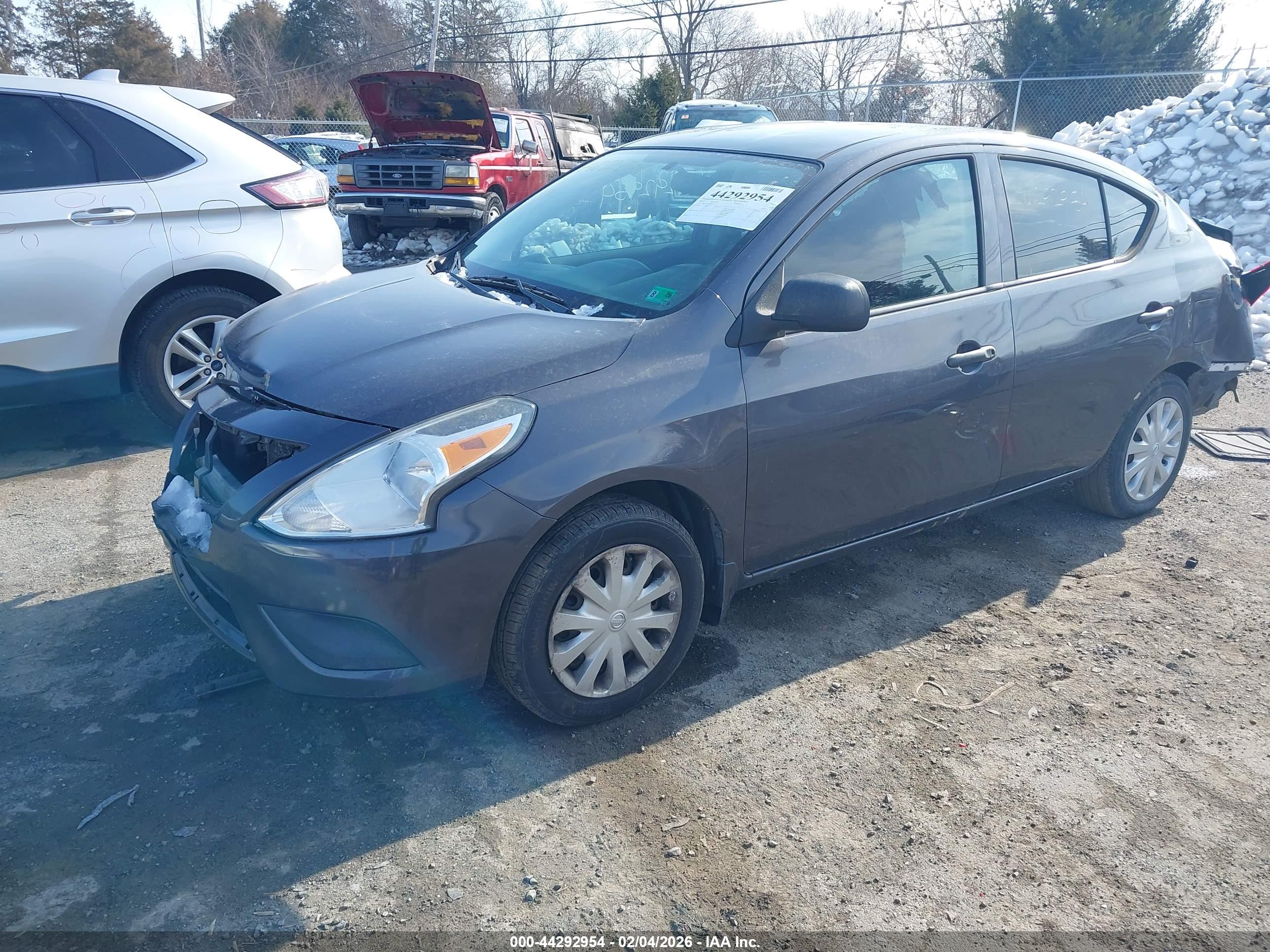 NISSAN VERSA image 2
