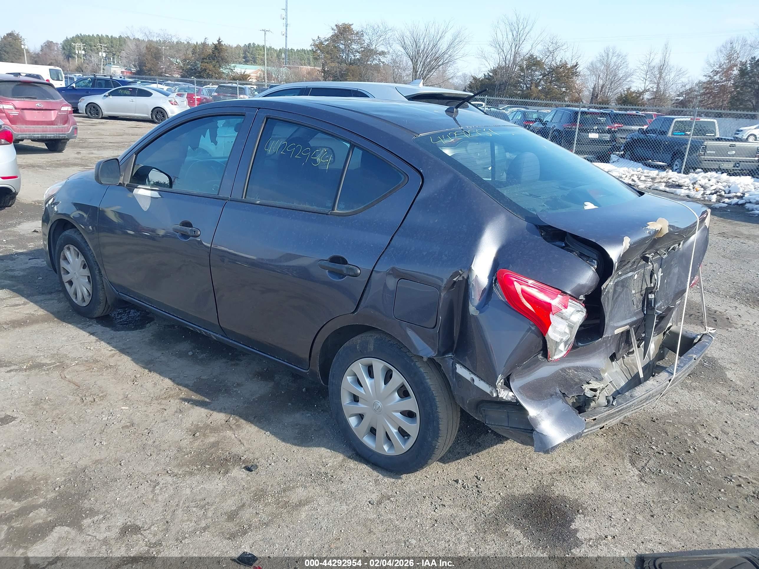 NISSAN VERSA image 3