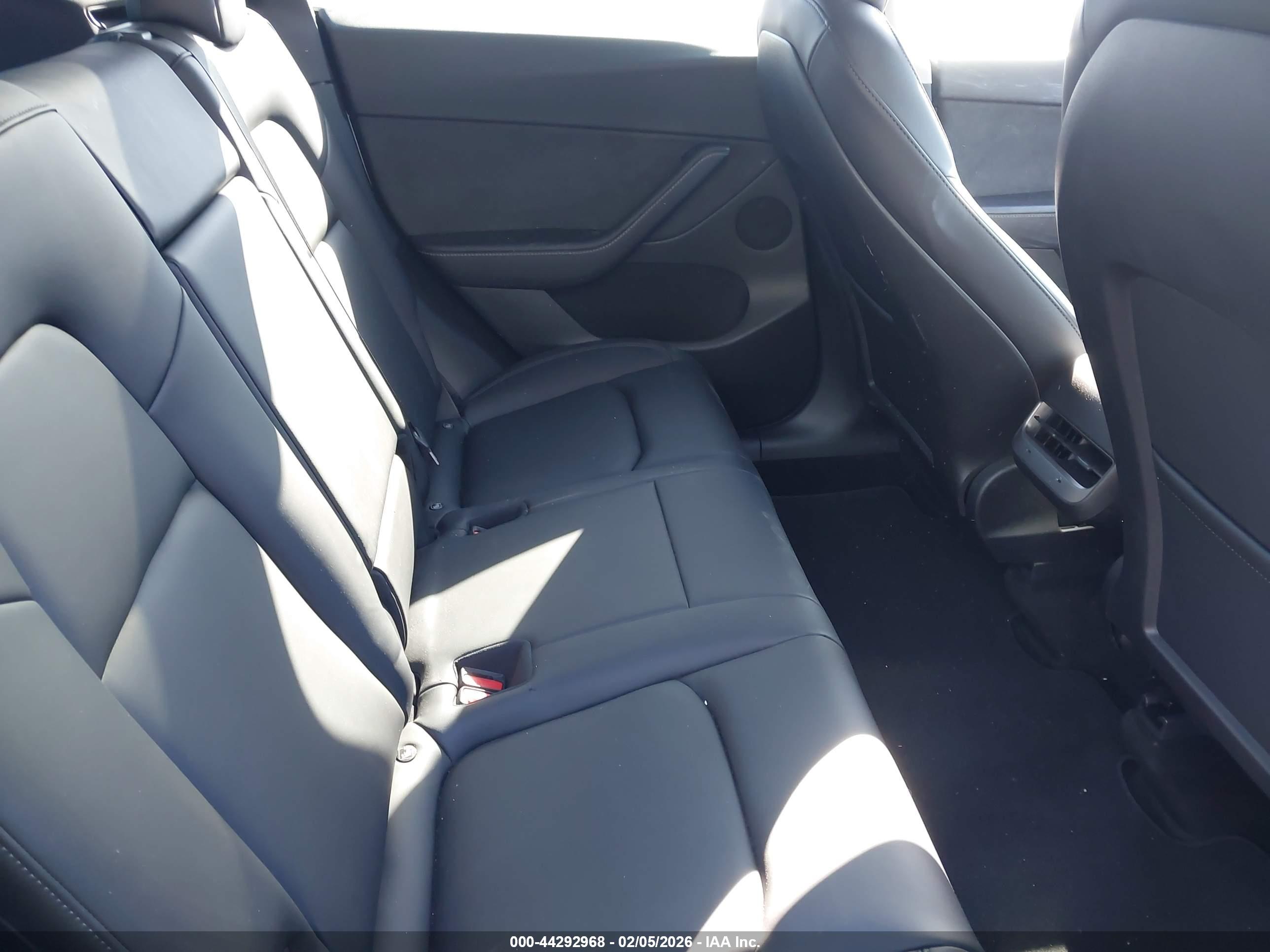 TESLA MODEL image 8