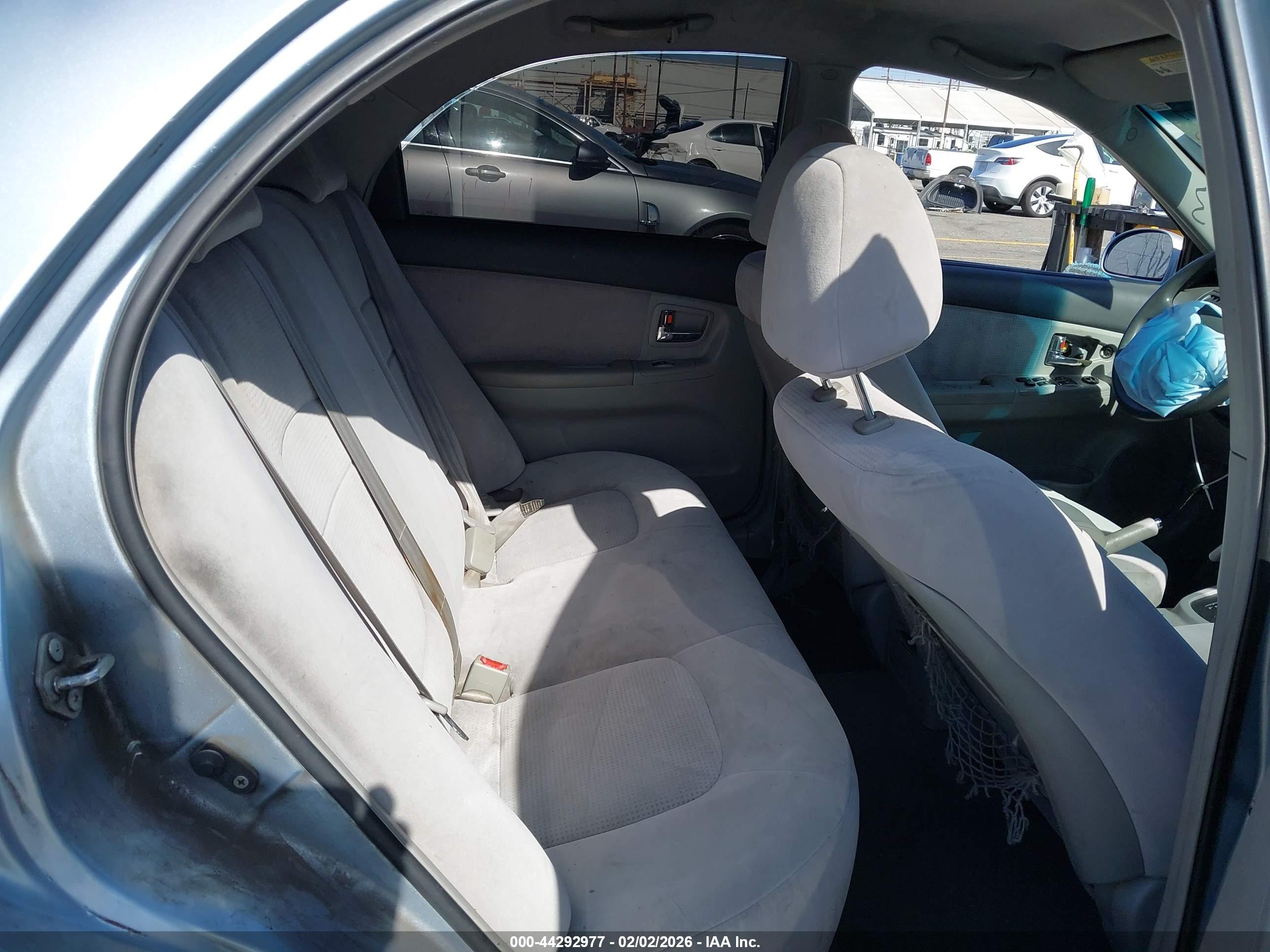 KIA SPECTRA image 8