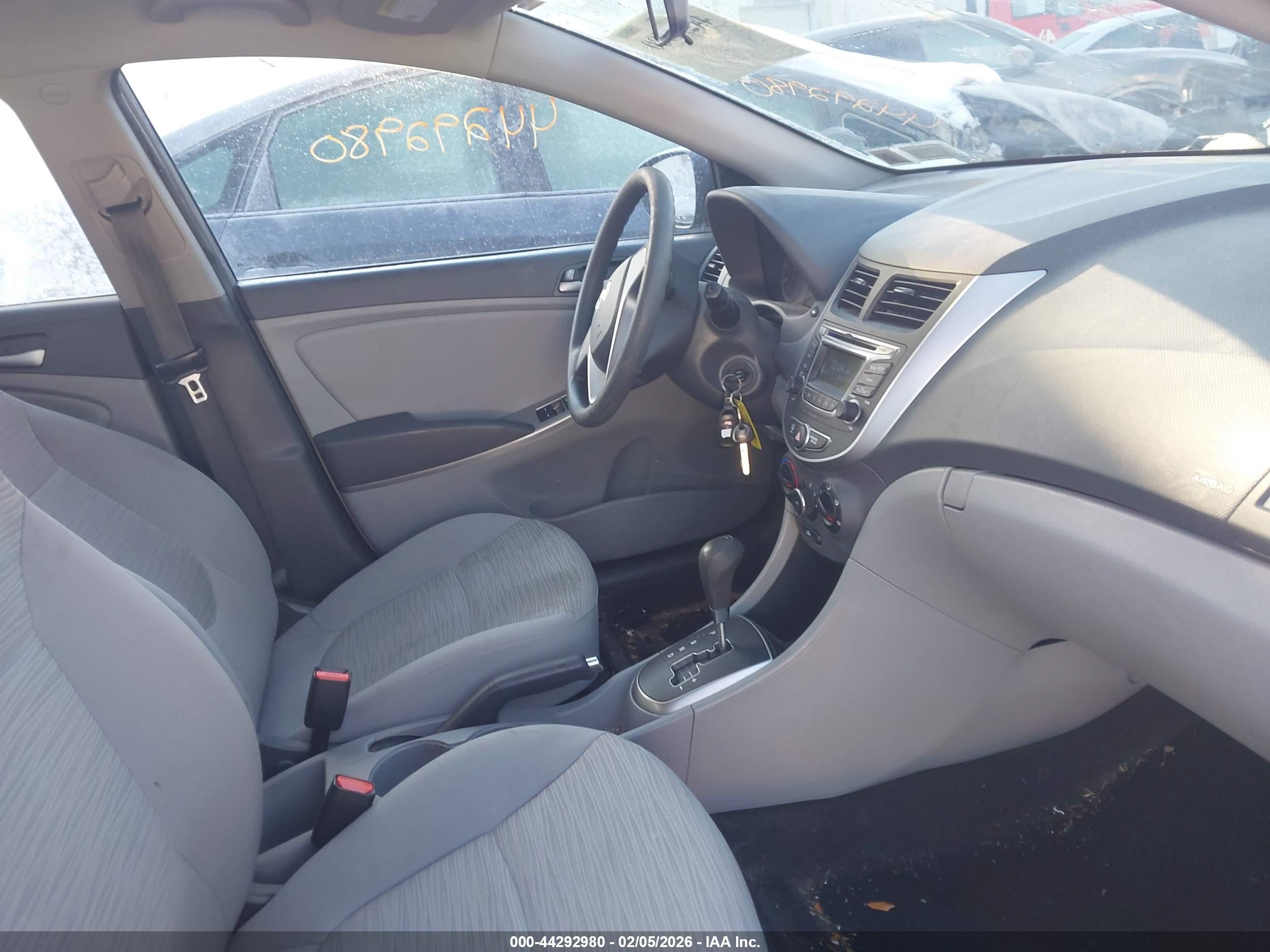 HYUNDAI ACCENT image 5