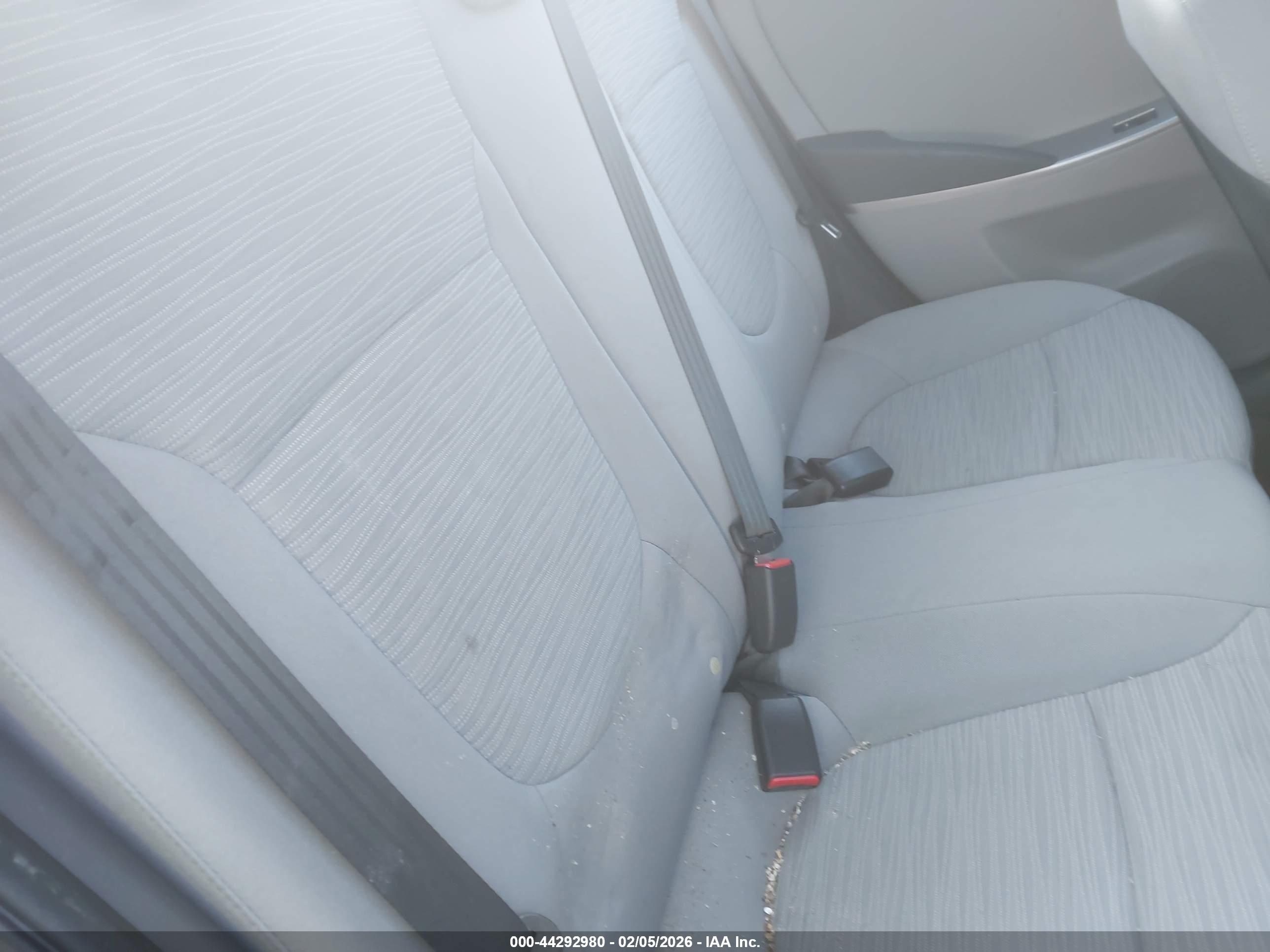 HYUNDAI ACCENT image 8