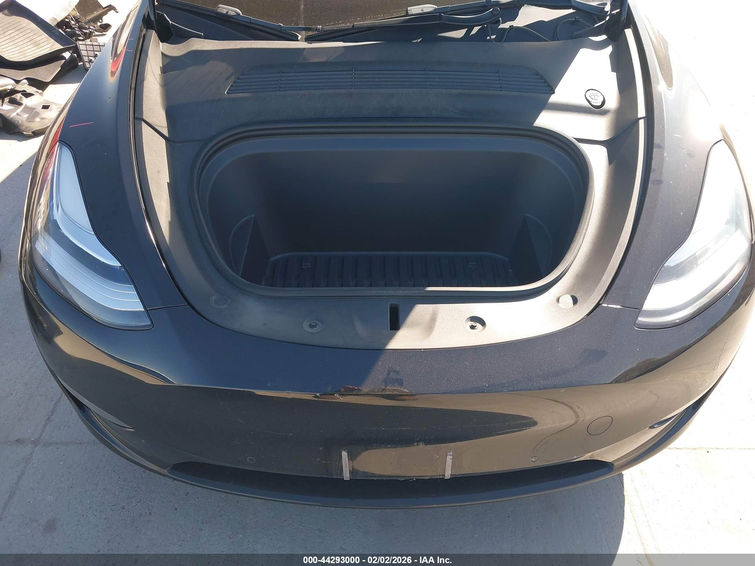 TESLA MODEL image 10