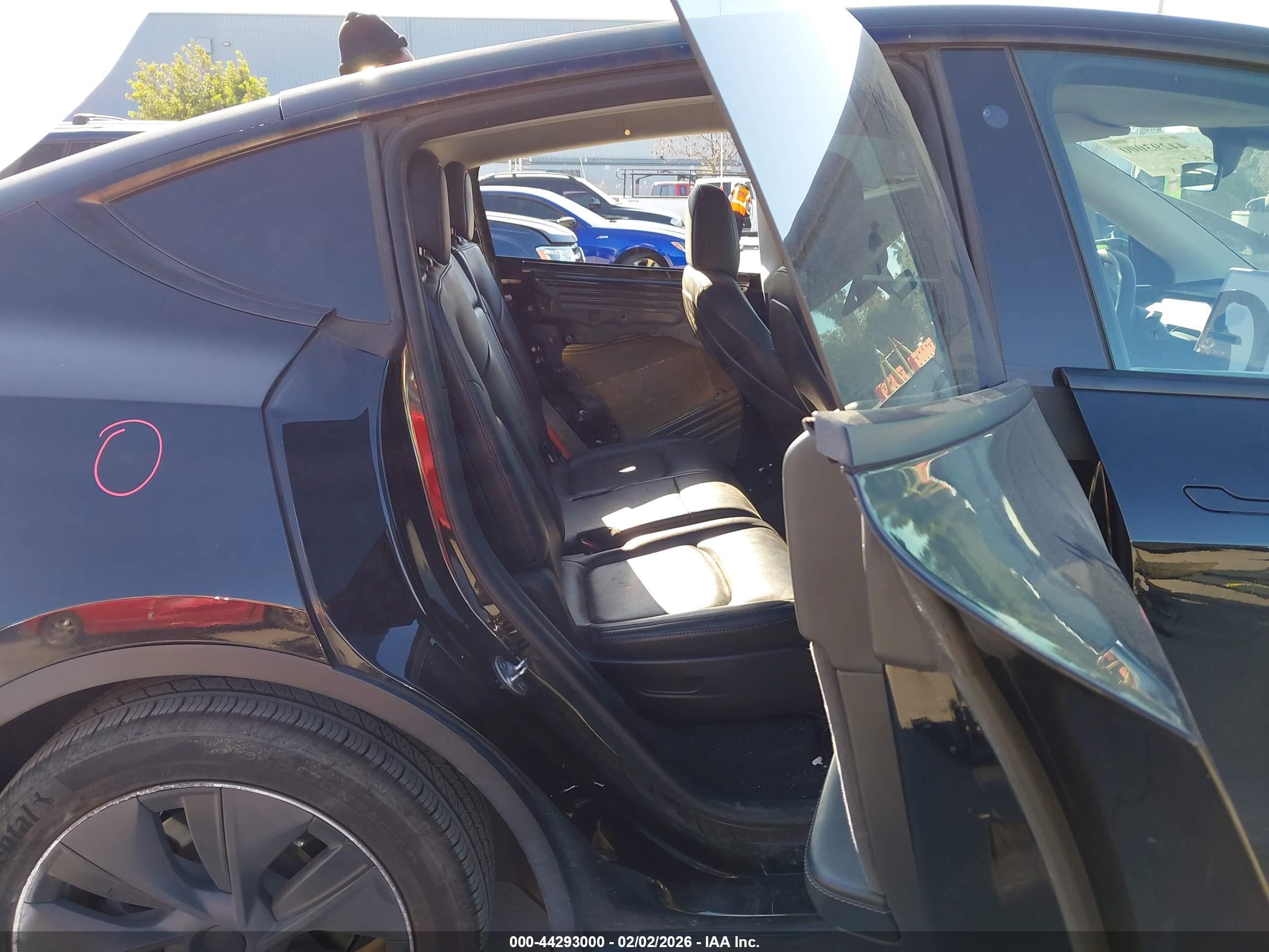 TESLA MODEL image 8