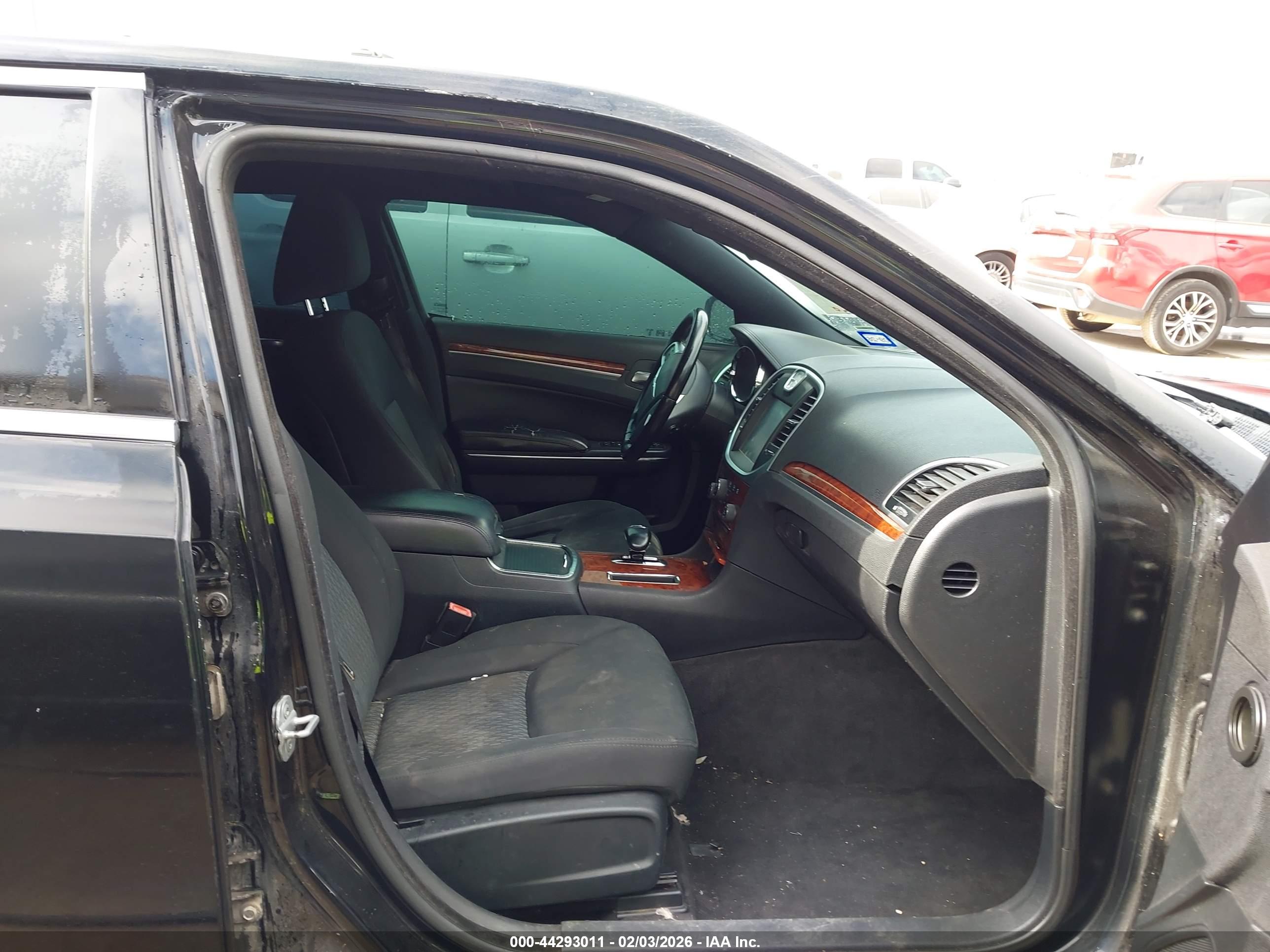 CHRYSLER 300 image 5