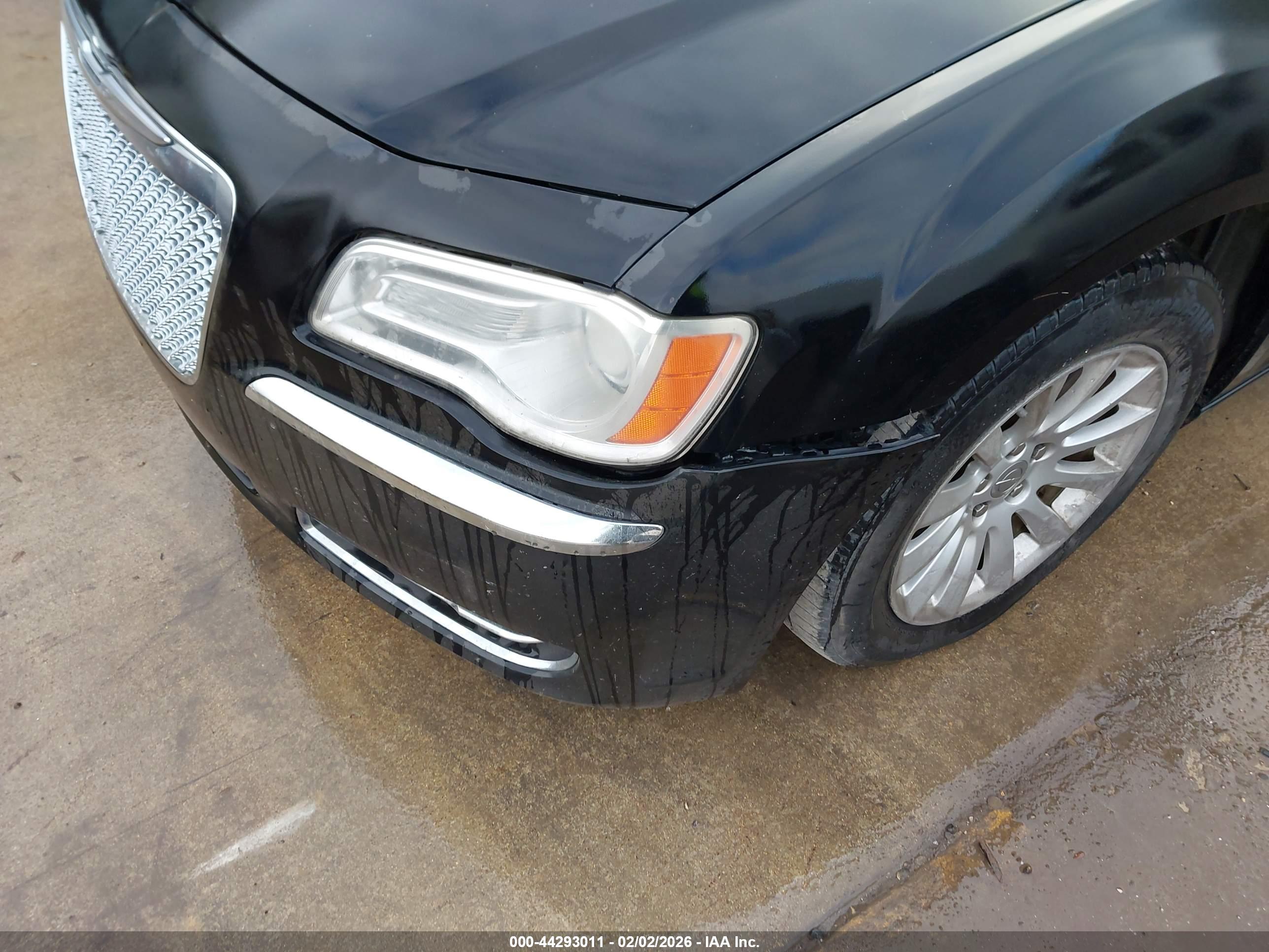 CHRYSLER 300 image 6