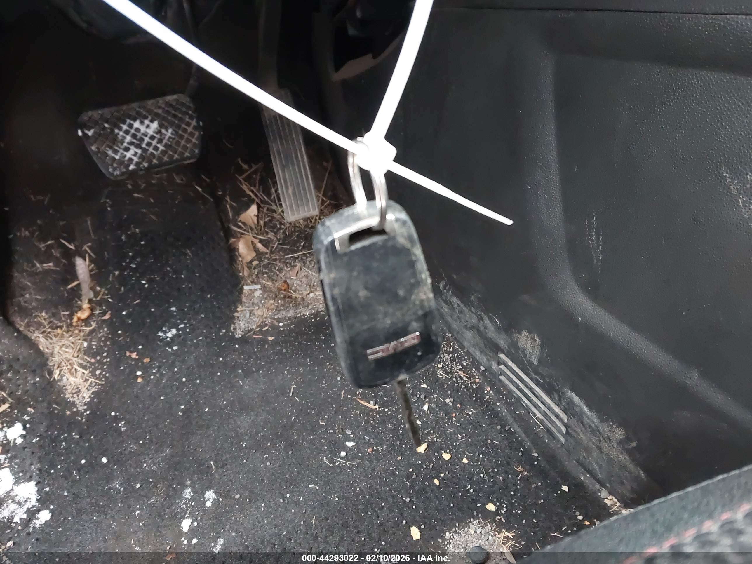 GMC TERRAIN image 11