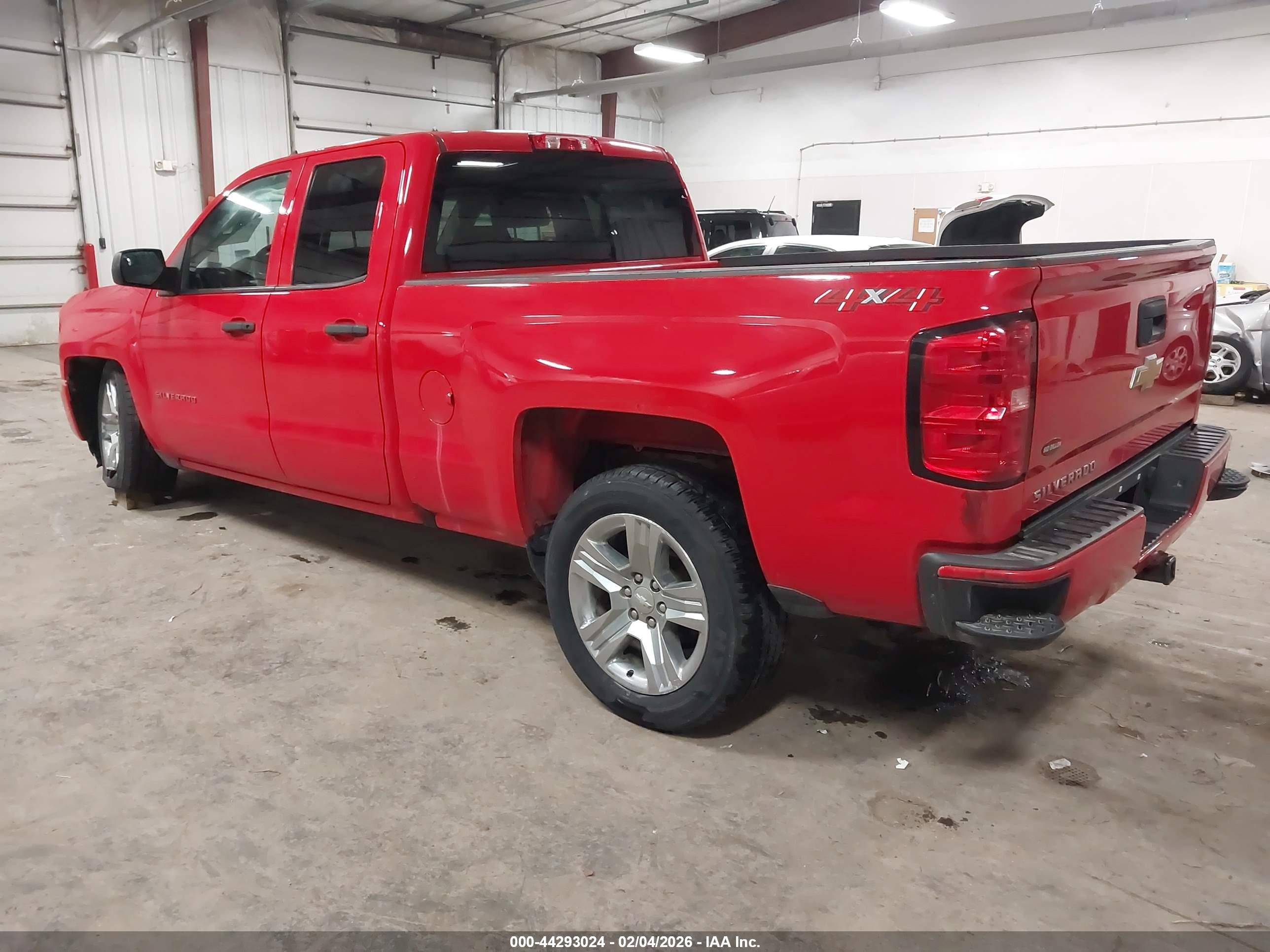 CHEVROLET SILVERADO image 3