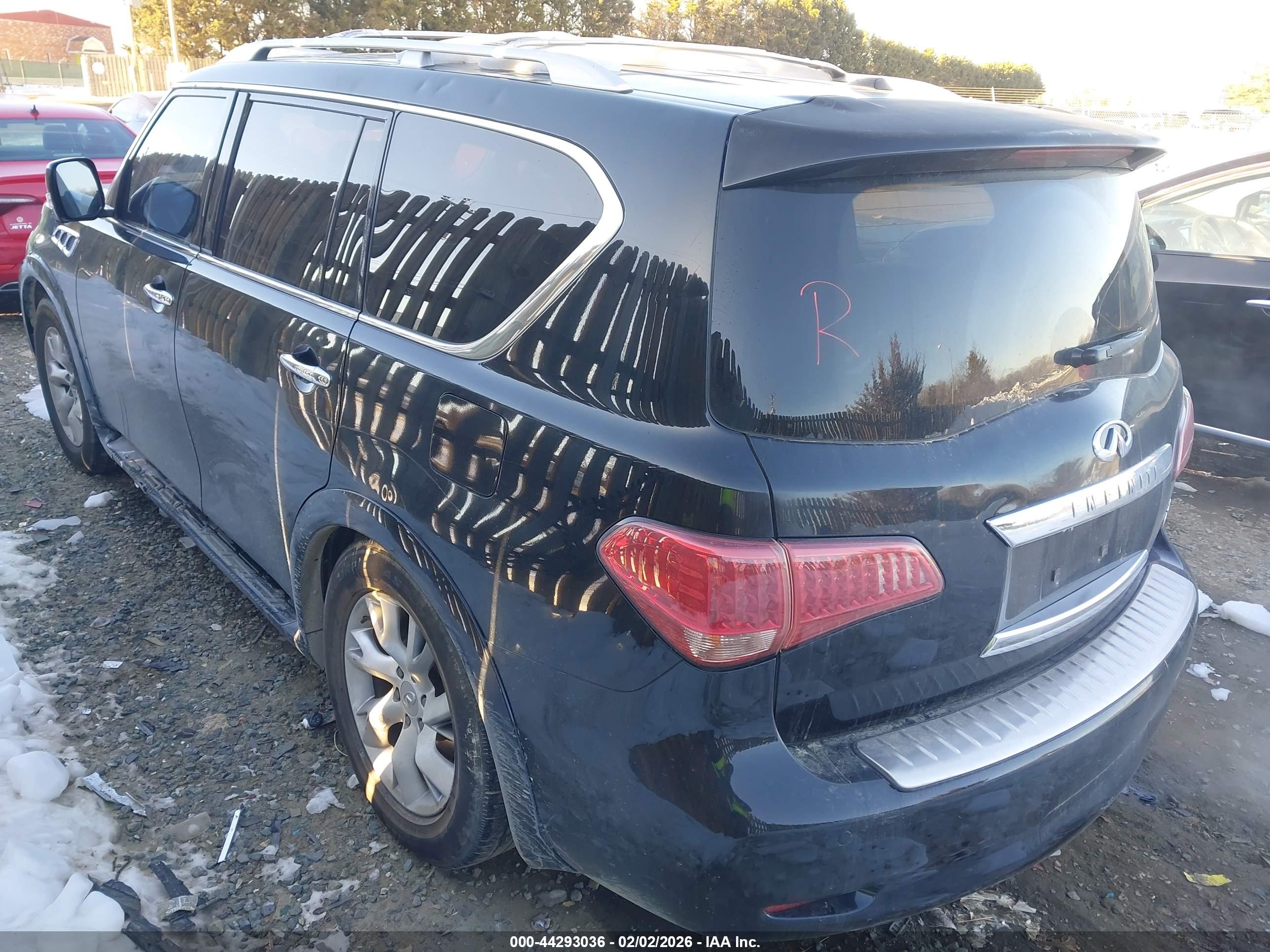 INFINITI QX56 image 3