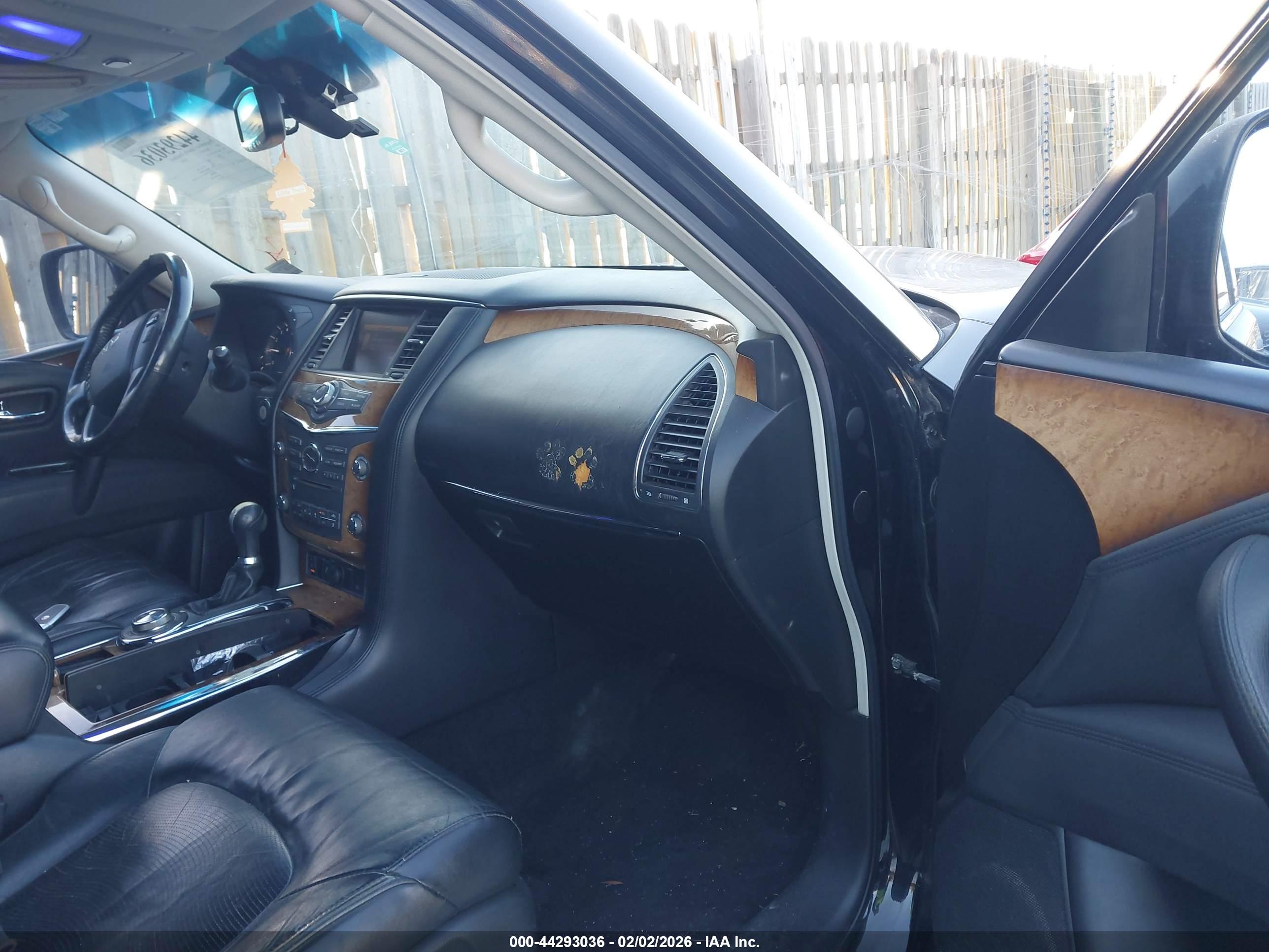 INFINITI QX56 image 5