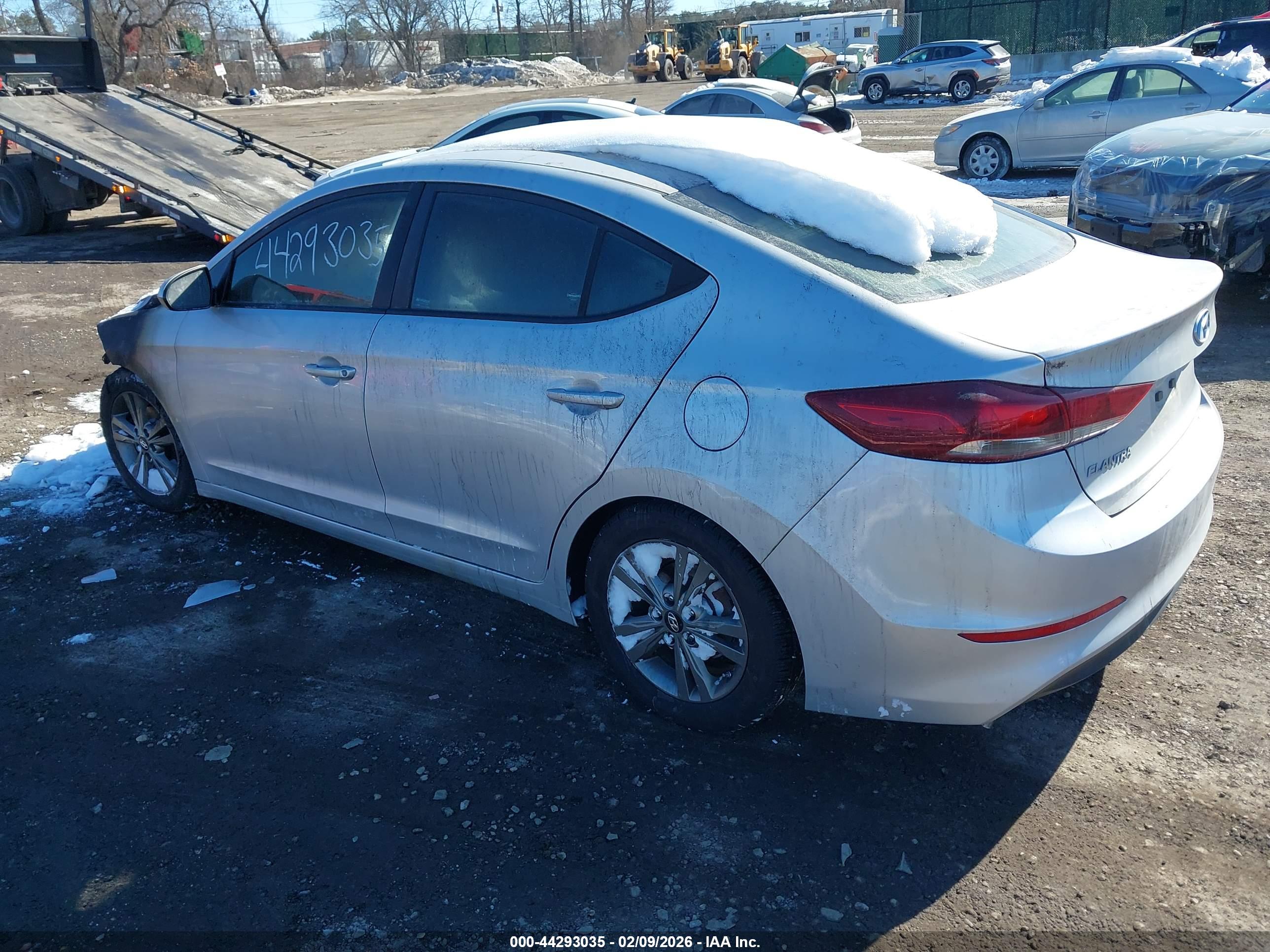 HYUNDAI ELANTRA image 3