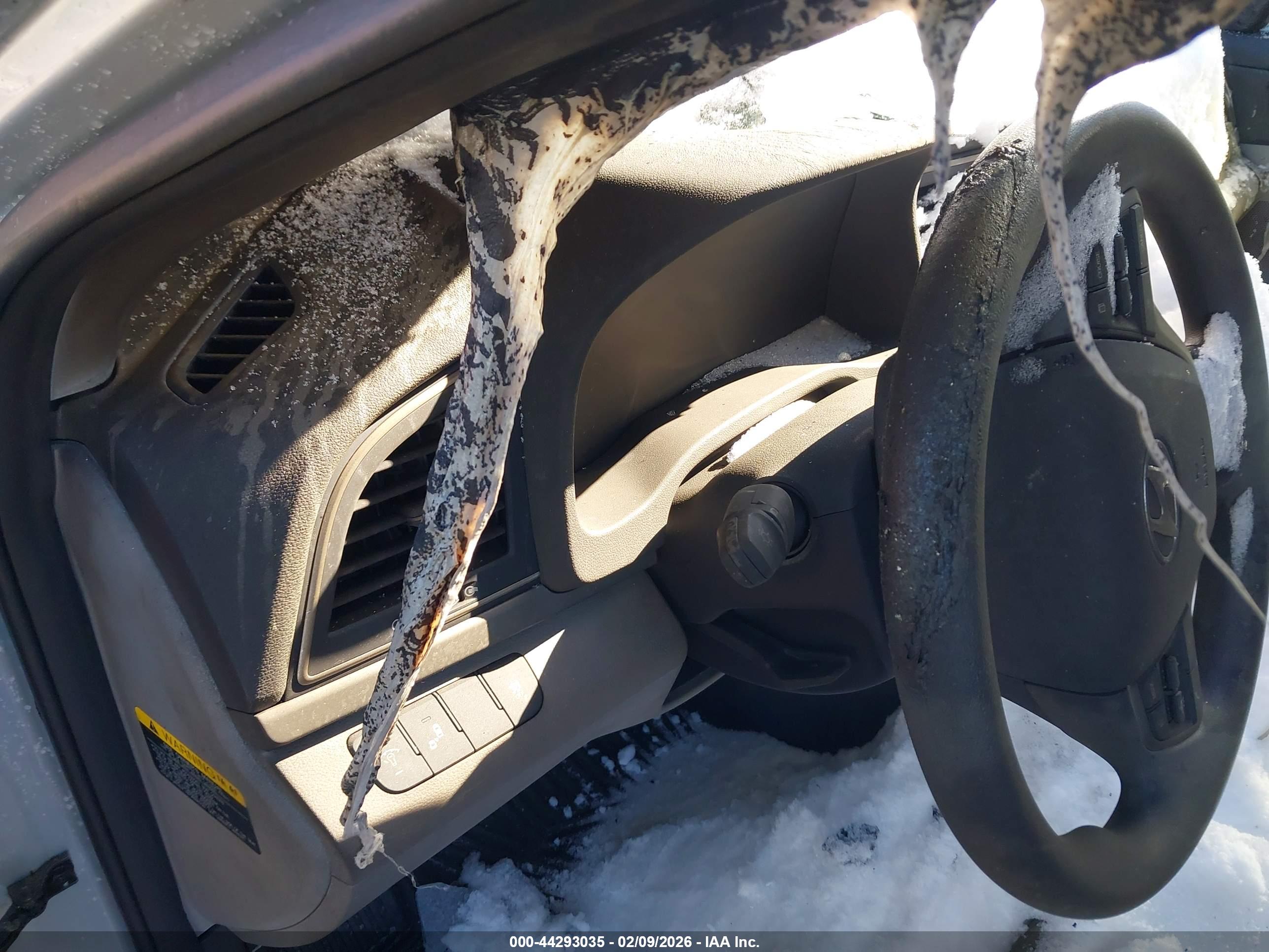 HYUNDAI ELANTRA image 7