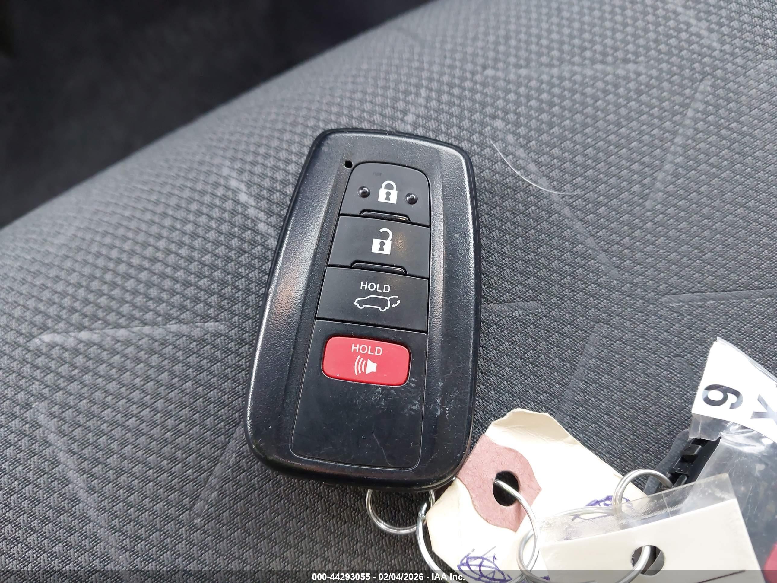TOYOTA RAV4 image 11