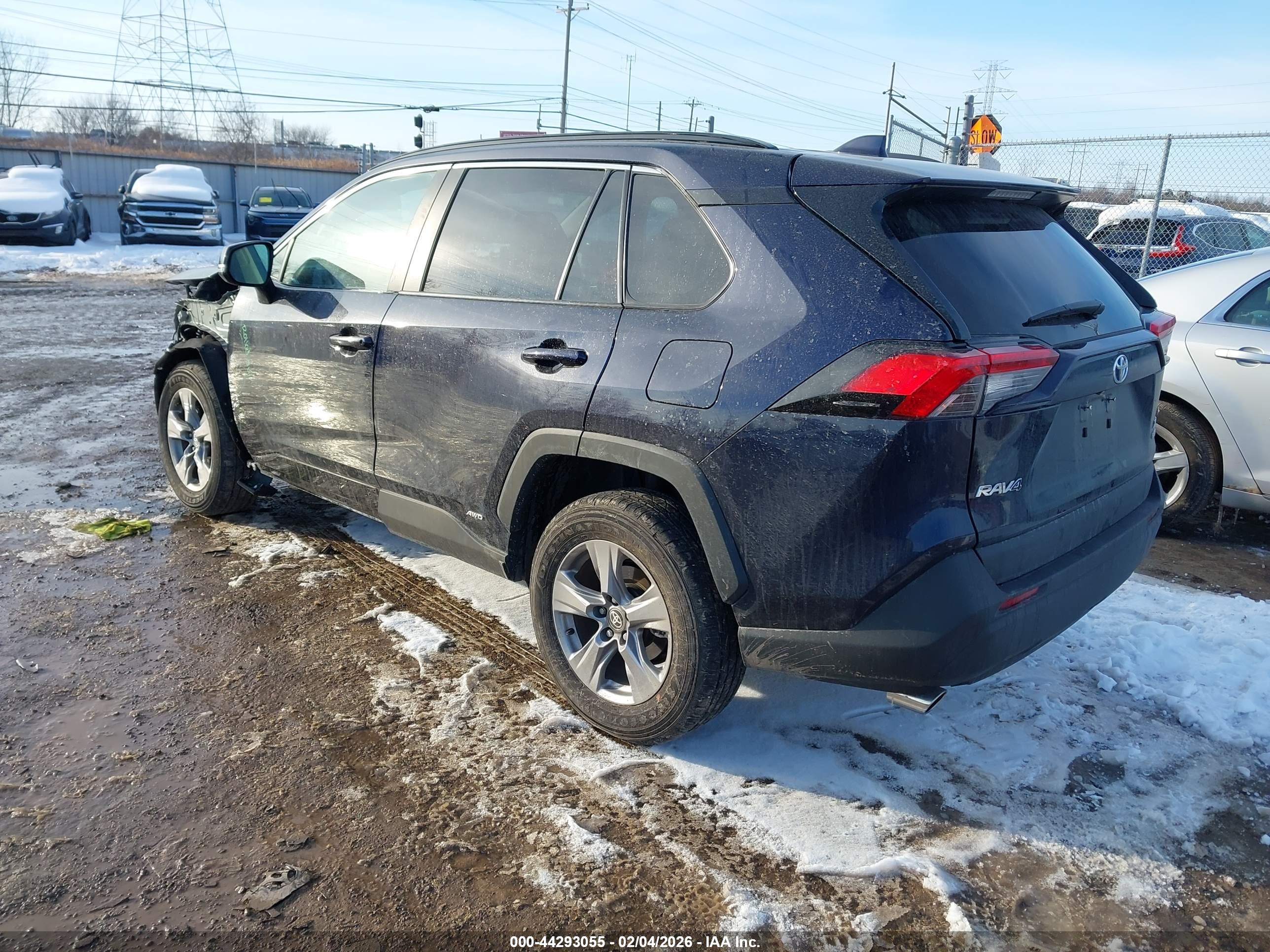 TOYOTA RAV4 image 3